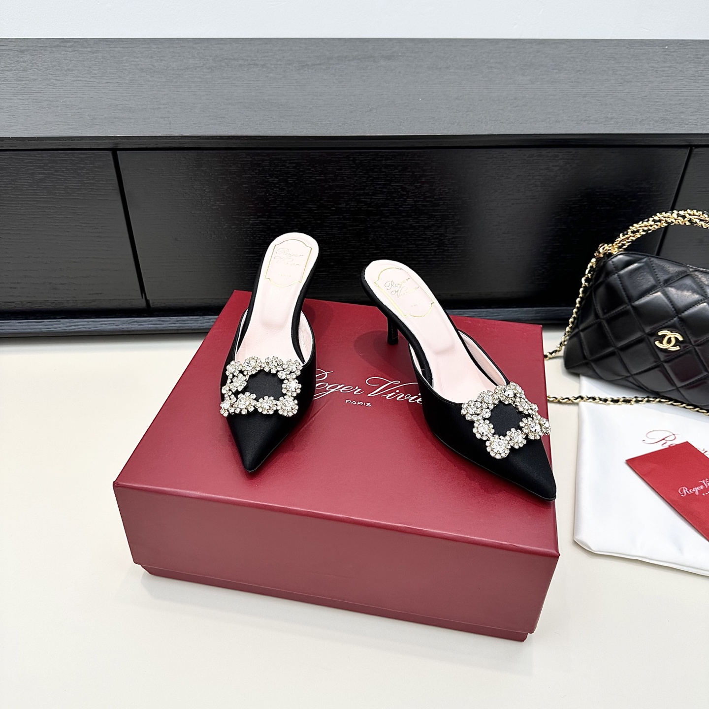 Luxurious Efflorescence Muller Silk Shoes for Elegant Events: Roger Vivier RV Collection - 图片 4