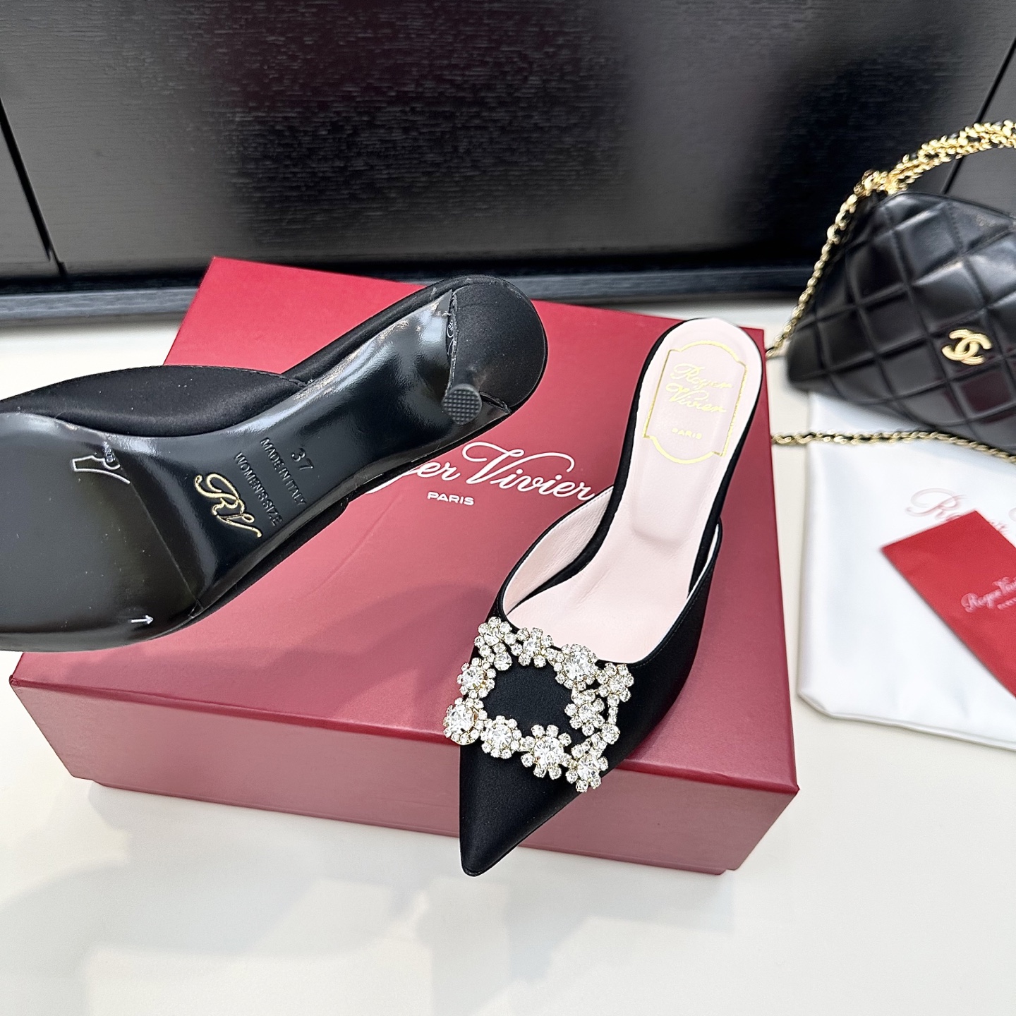 Luxurious Efflorescence Muller Silk Shoes for Elegant Events: Roger Vivier RV Collection - 图片 7