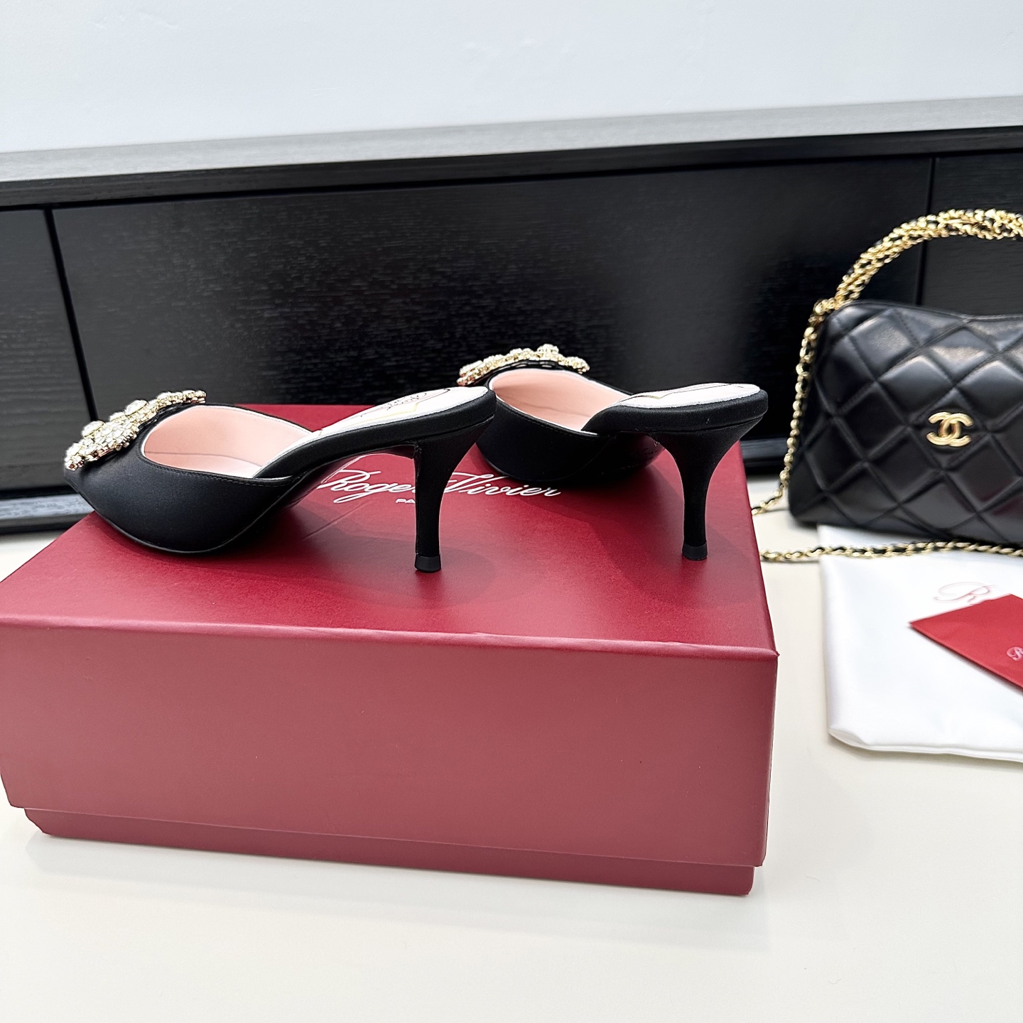 Luxurious Efflorescence Muller Silk Shoes for Elegant Events: Roger Vivier RV Collection - 图片 5