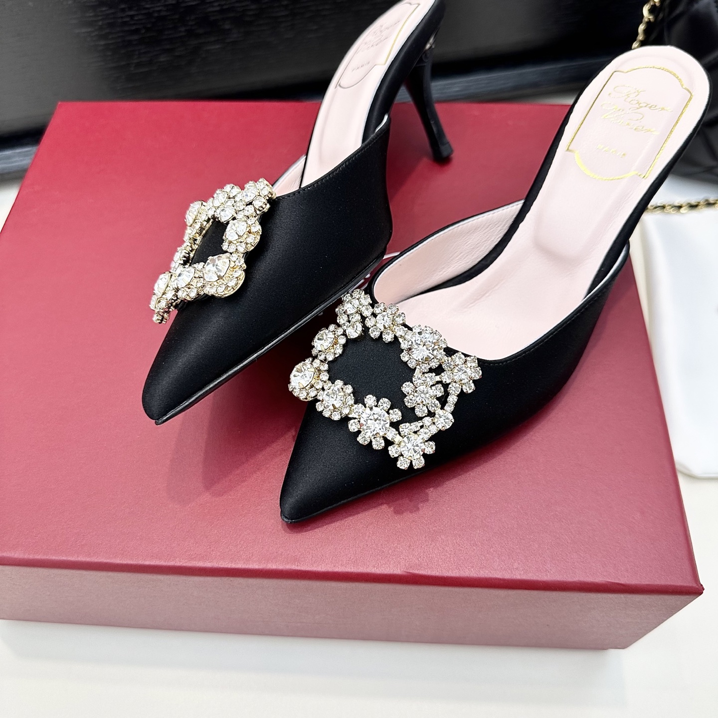 Luxurious Efflorescence Muller Silk Shoes for Elegant Events: Roger Vivier RV Collection - 图片 6