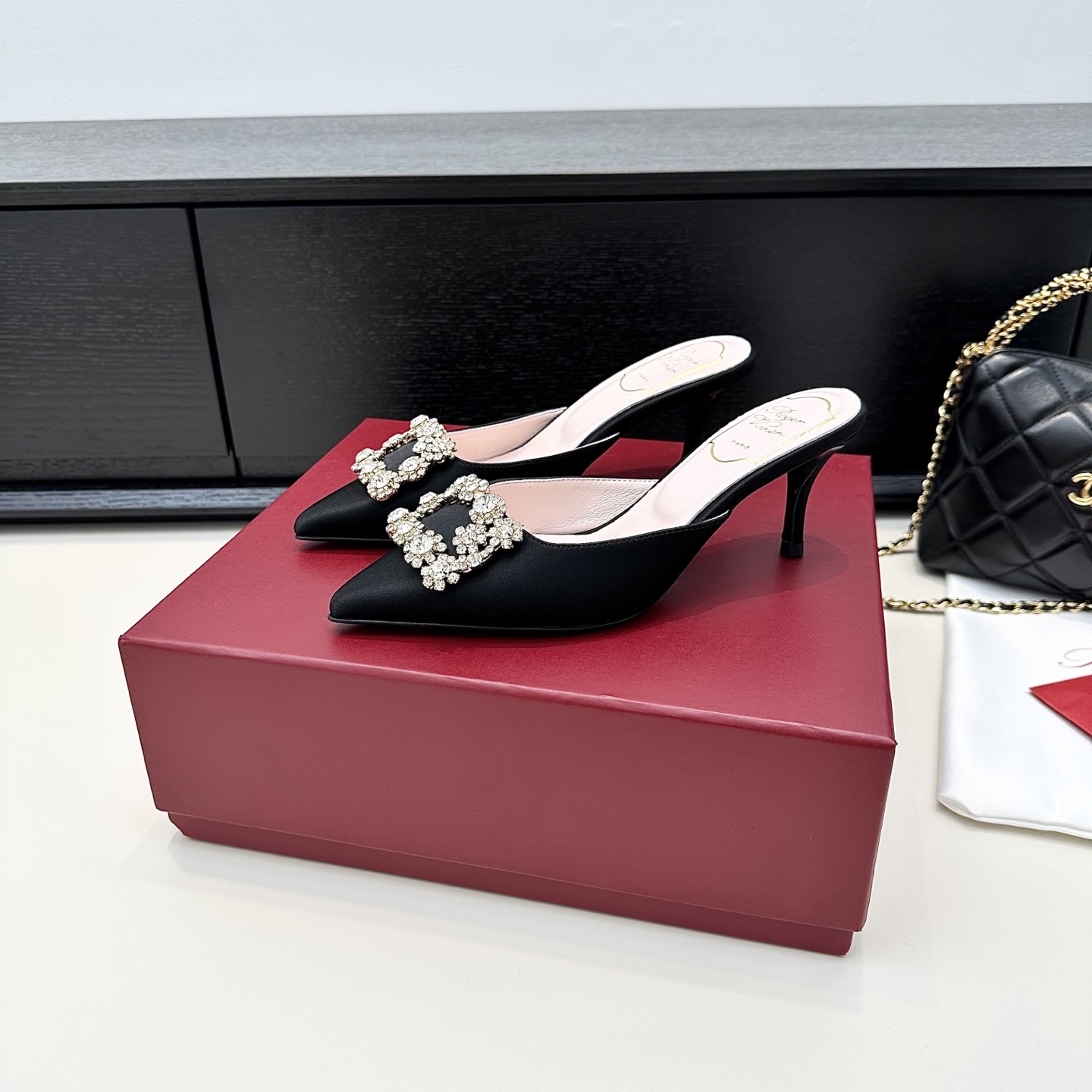 Luxurious Efflorescence Muller Silk Shoes for Elegant Events: Roger Vivier RV Collection - 图片 2