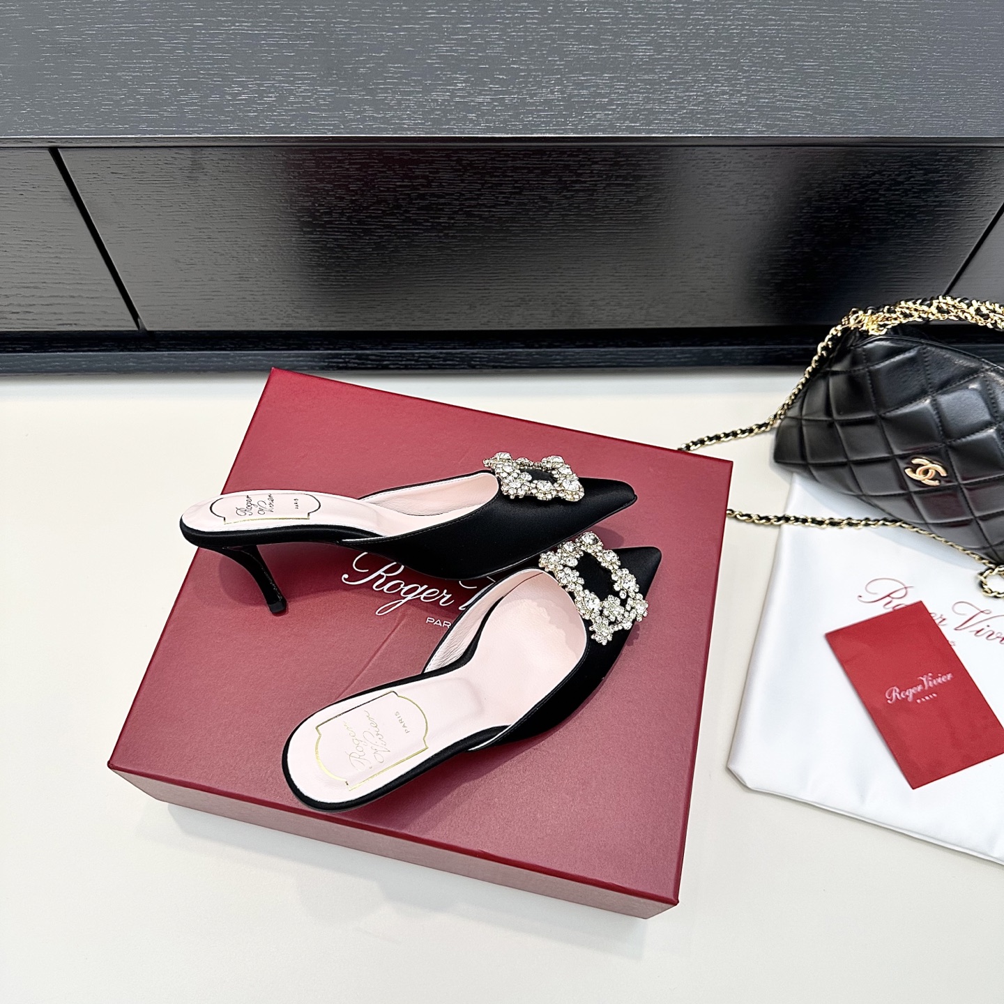 Luxurious Efflorescence Muller Silk Shoes for Elegant Events: Roger Vivier RV Collection - 图片 3