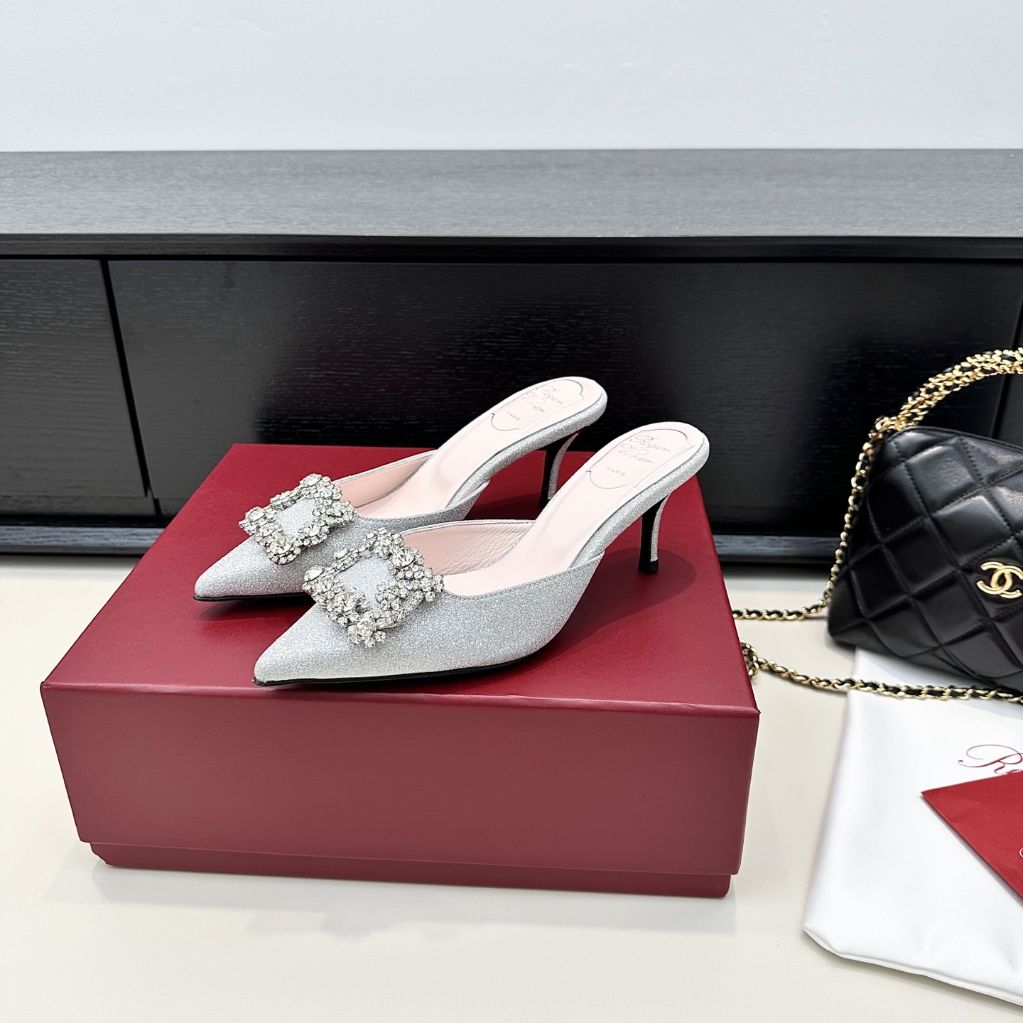 Luxurious Roger Vivier Efflorescence Muller Silk Shoes for Special Events - 图片 2