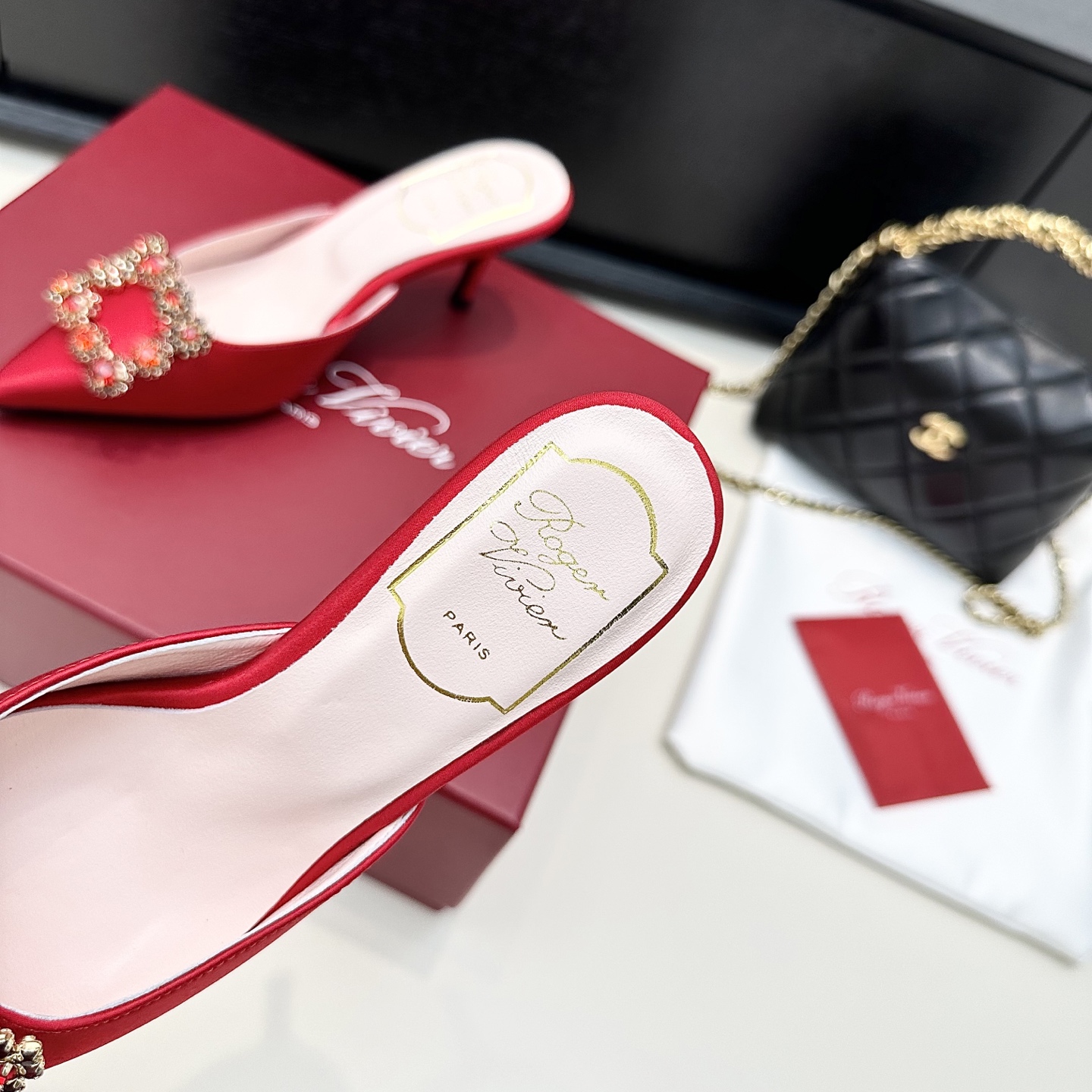 Luxurious Handmade Silk Muller Shoes by Roger Vivier: Efflorescence Collection - 图片 7