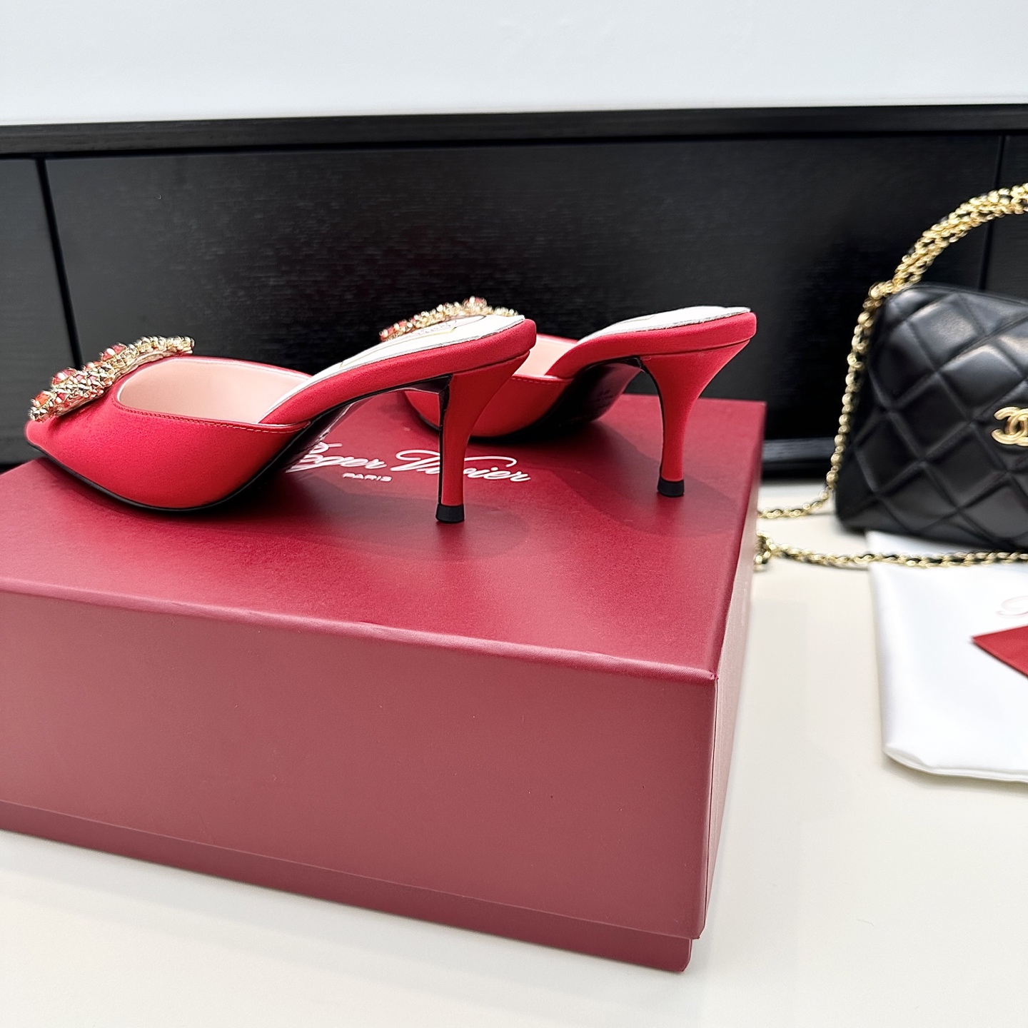 Luxurious Handmade Silk Muller Shoes by Roger Vivier: Efflorescence Collection - 图片 5