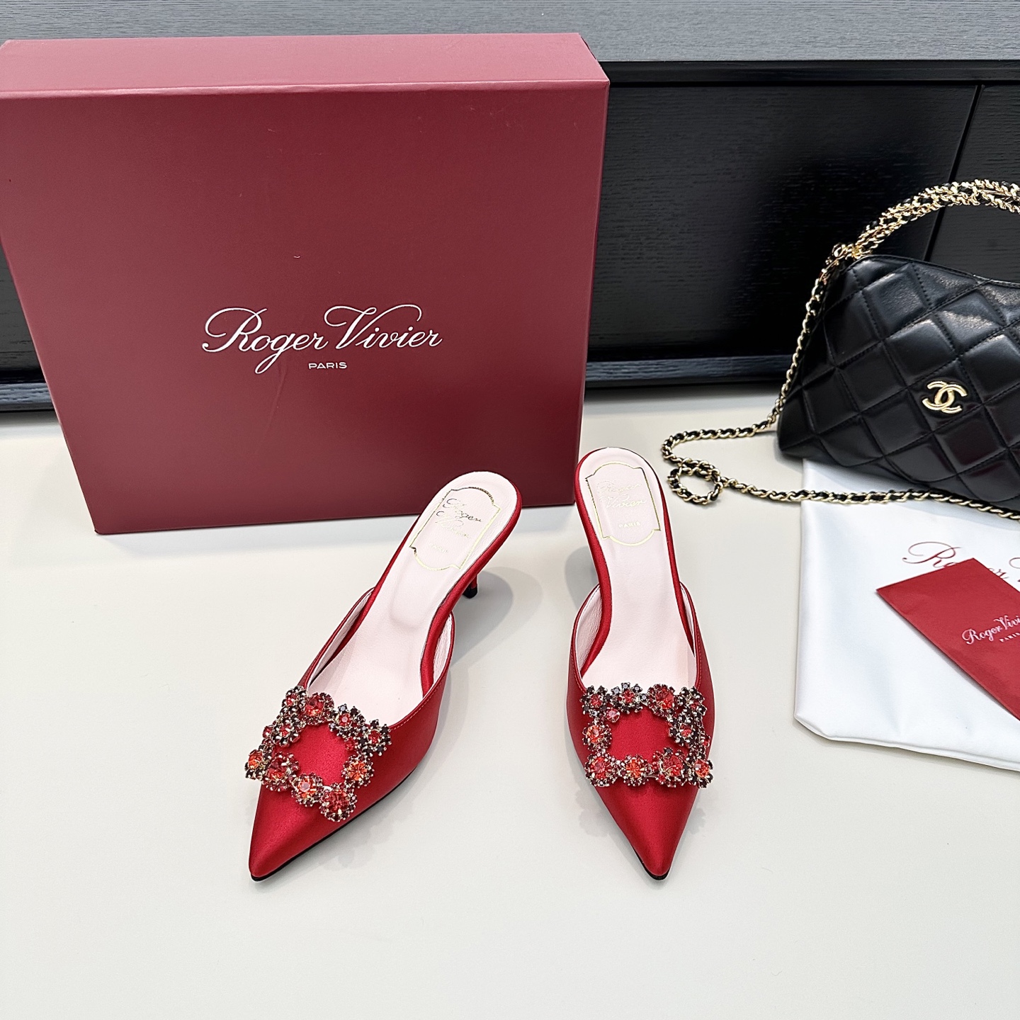Luxurious Handmade Silk Muller Shoes by Roger Vivier: Efflorescence Collection - 图片 4
