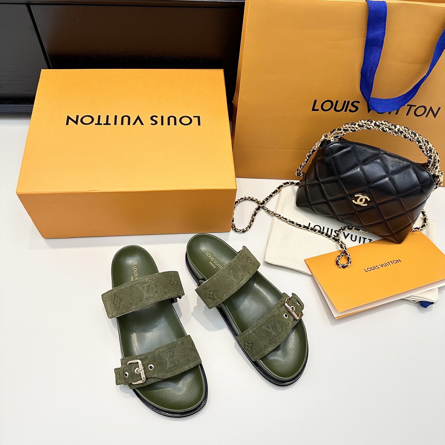 LOUIS VUITTON Velcro Beach Sandals Comfortable and Versatile - Top Version