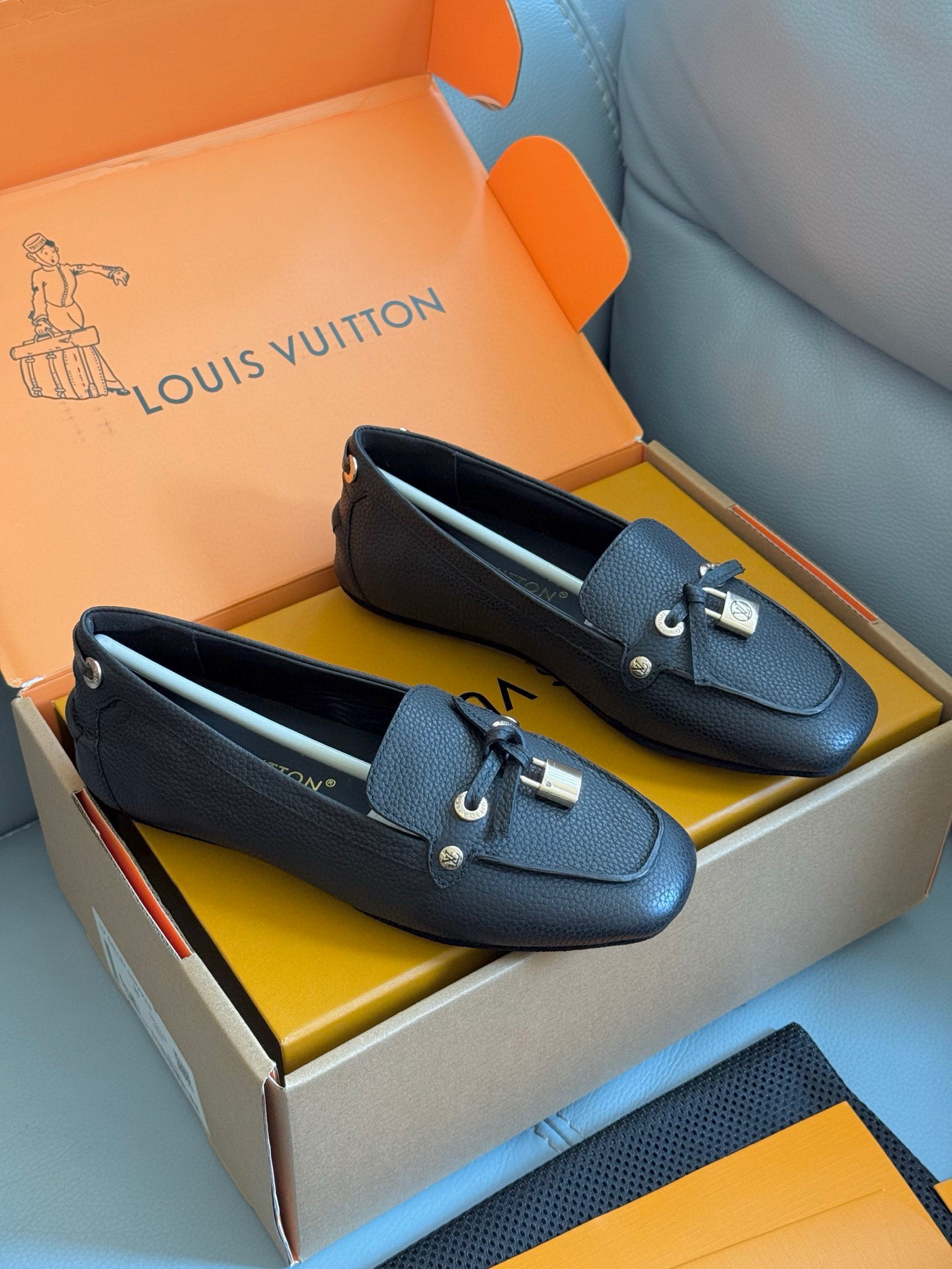 LOUIS VUITTON Mocassins - Élégance simple - Version premium