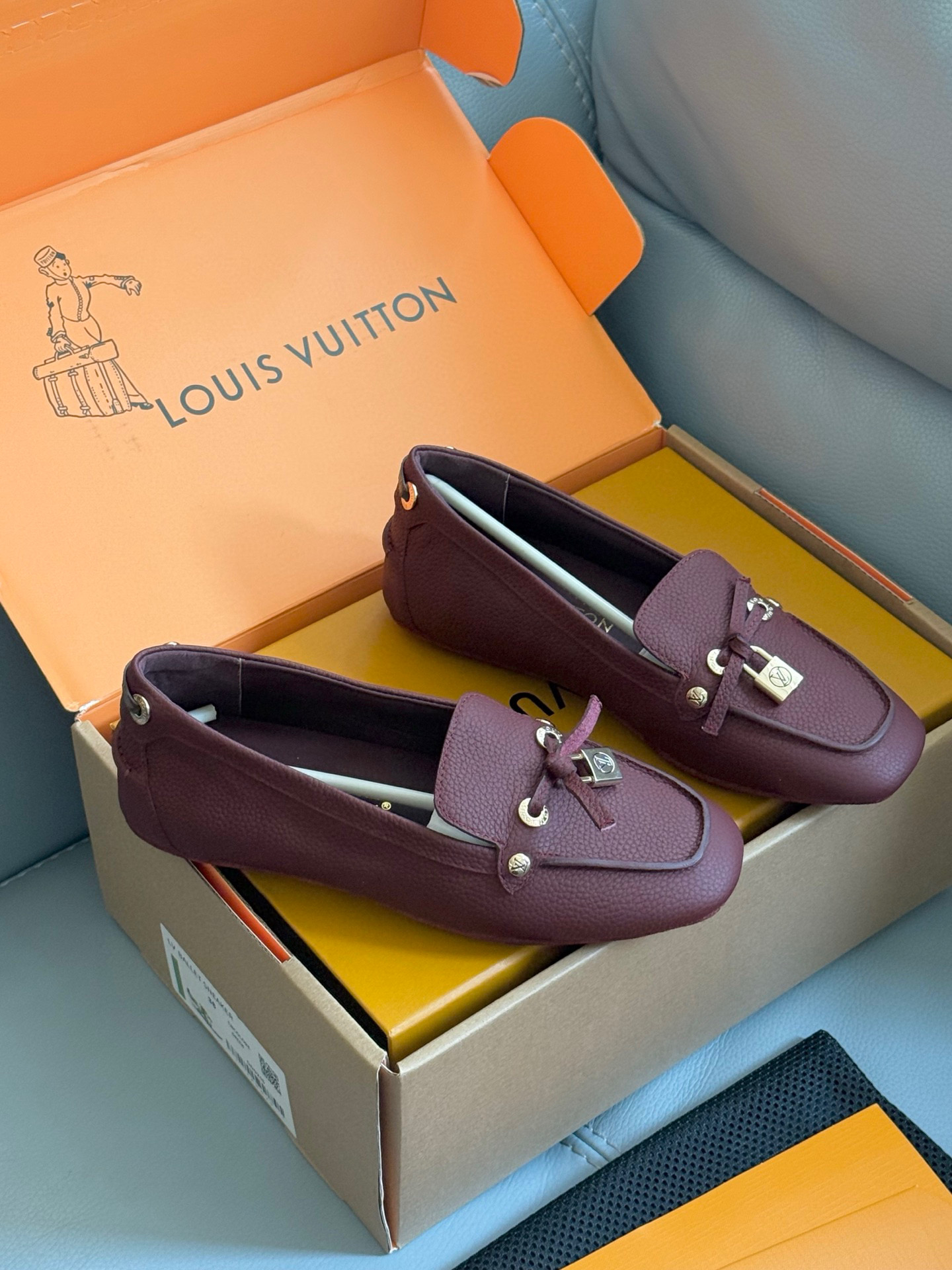 LOUIS VUITTON Loafers - Élégance minimaliste - Version premium