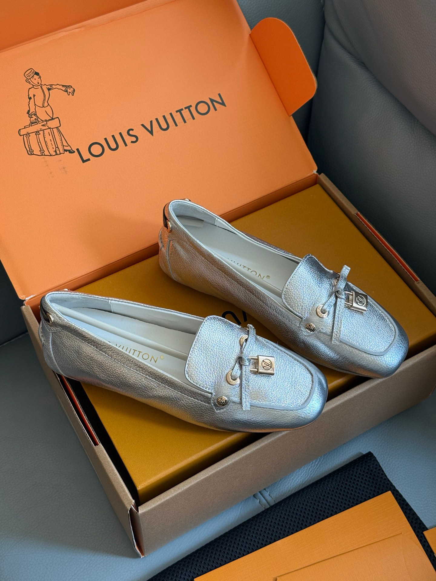 LOUIS VUITTON Mocassins - Élégance simple - Version premium