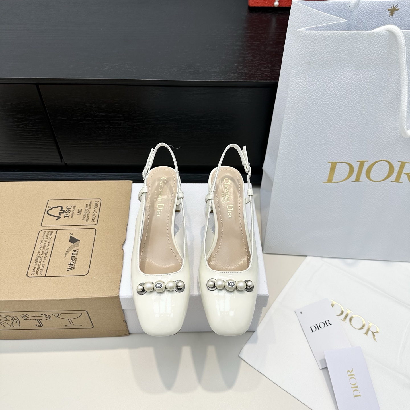 💰816 代购版 Dior迪奥 新款paris CD珍珠粗跟凉鞋 ❄️鞋面:牛漆皮/羊皮内里 ❄️大底:牛皮底 ❄️跟高:5.5cm ❄️正码:35-39🉑订做34.40.41 - 图片 5