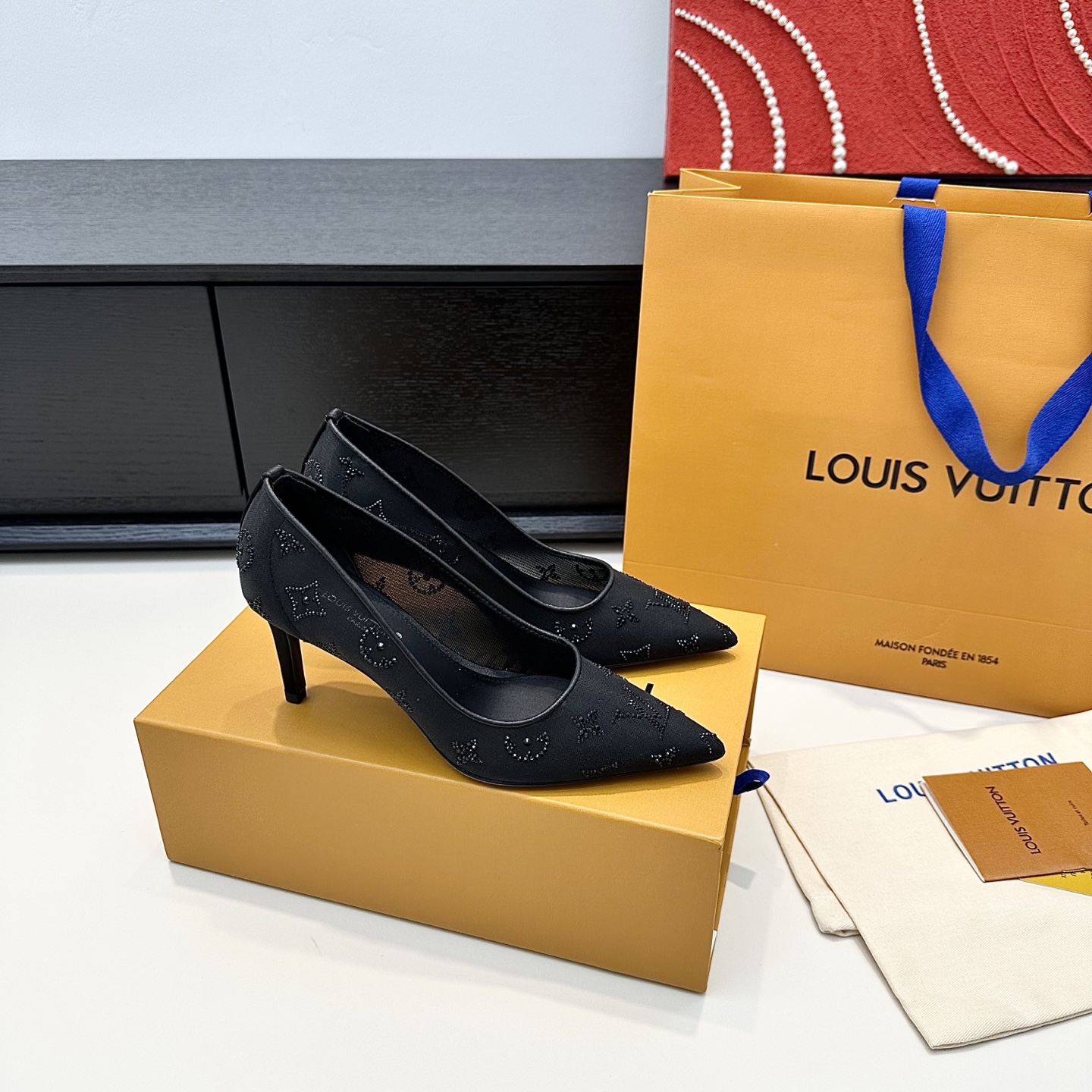 LOUIS VUITTON Escarpins Élégance Minimaliste - Version Premium