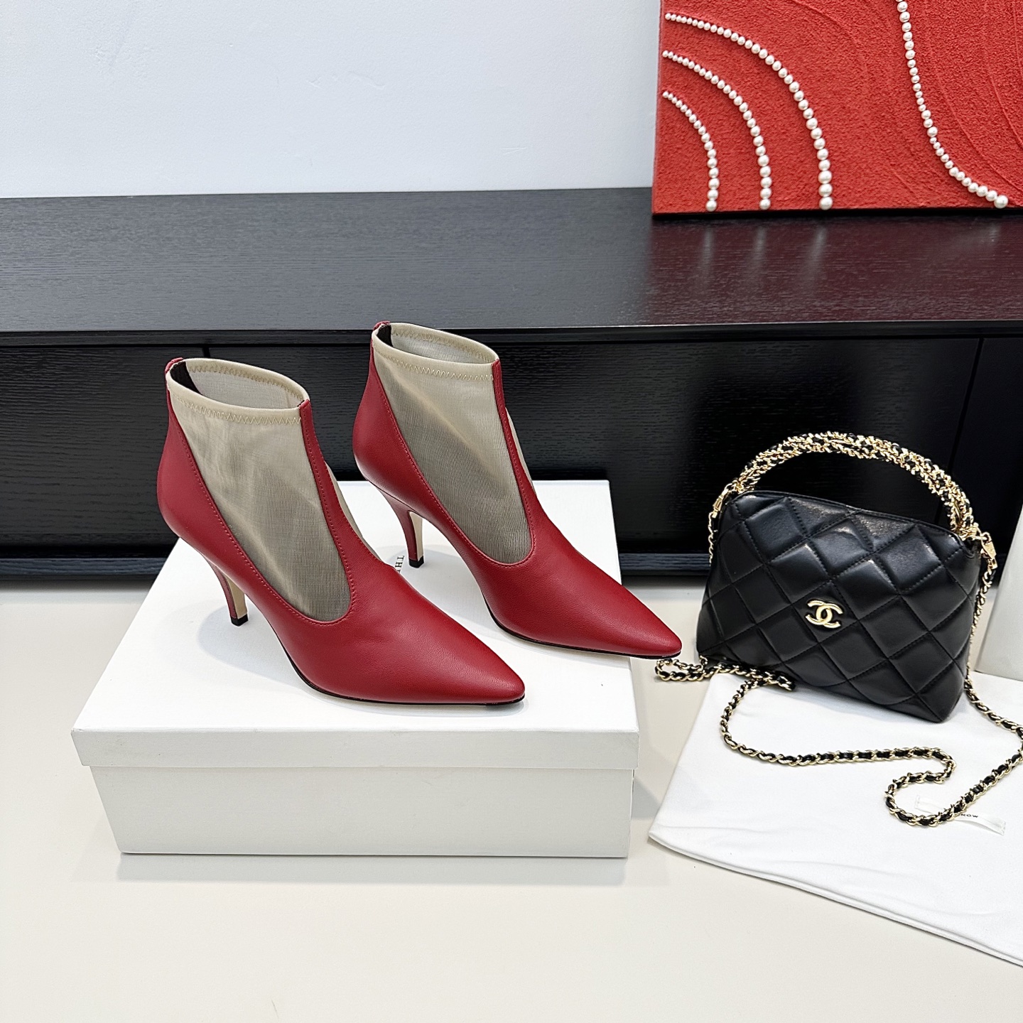 NO:480085,Short THE ROW 25 early autumn new TR minimalist style pointed toe kitten heeled mesh nude boots, upper lambskin mesh yarn, inner foot pad sheepskin sole Italian injection molded leather outsole heel height 3.5cm/9cm size 35-39 (40.41 custom made without return), boots, boots, sheepskin, Leather soles19860909短 THE ROW 25早秋新款 TR极简风尖头高跟小猫跟网纱裸靴 鞋面小羊皮拼网纱 内里垫脚羊皮 鞋底意大利注塑真皮大底 跟高3.5cm/9cm 码数35-39（40.41定做不退换）,靴子,boots,sheepskin,Leather soles,Women's Shoes