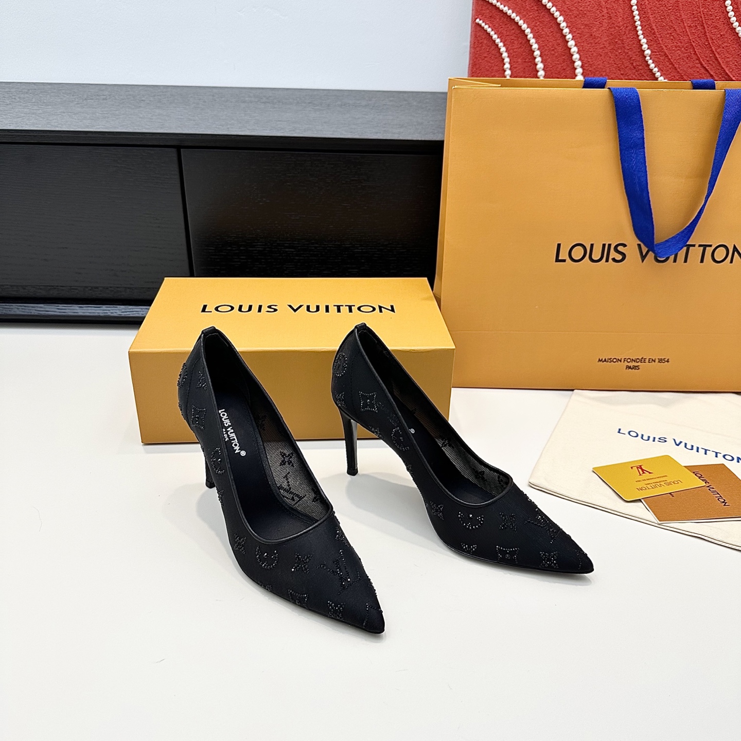 LOUIS VUITTON Escarpins Élégance Minimaliste - Version Premium