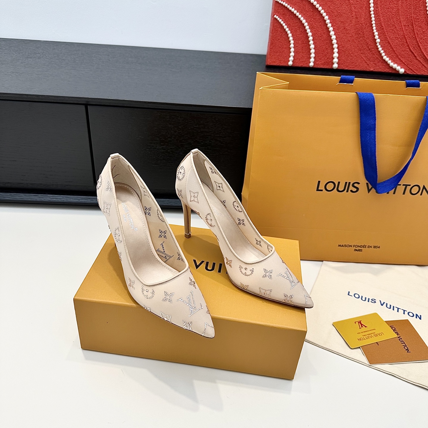 LOUIS VUITTON Escarpins Élégance Minimaliste - Version Premium