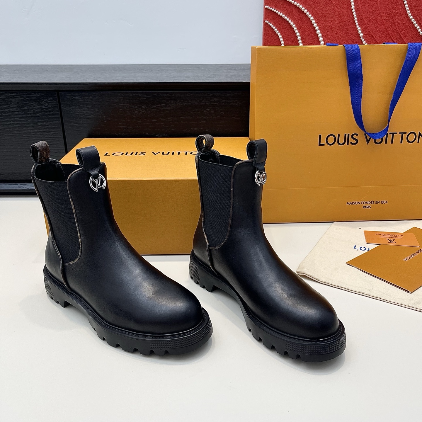 LOUIS VUITTON боты простыя і стыльныя — прэміум-версія