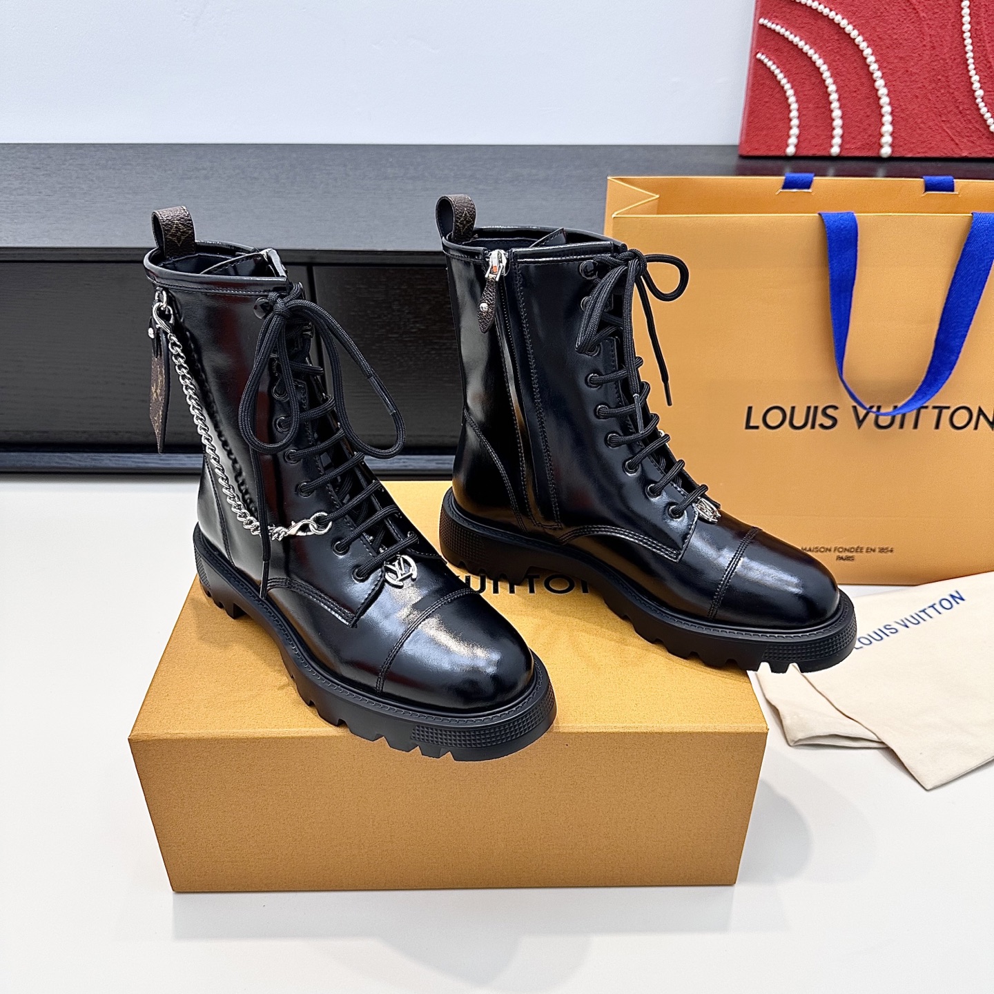 LOUIS VUITTON Bottes - Style simple et élégant - Version premium