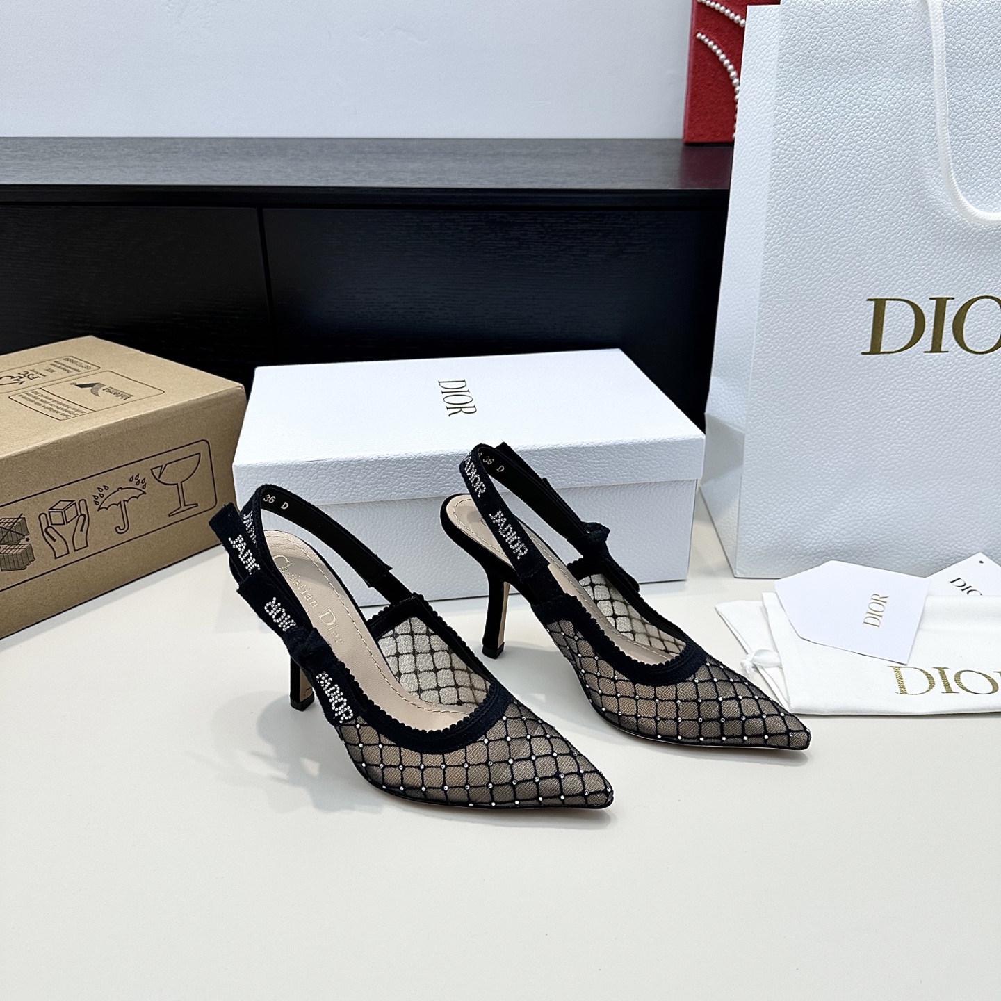 NO:707326,Purchasing agent level!  Dior J'Adior slingback new web bow high-heeled sandals, elegant encounter with the delicacy of mesh, every step is a vivid interpretation of French style. The 'J'ADIOR' bow web embellished with diamonds outlines a sense of high-end between the pointed stiletto heels, and an exquisite sense of ritual, making every outfit a fashion feast. Material High-temperature water-soluble electro-embroidery technology fabric + sheepskin lining Outsole Italian leather outsole  High heels 1cm.6.5cm.9.5CM, size 35-43 (customized at 34.40.41.42.43, non-refundable, non-exchangeable), high heels and sandals, dior, dior, sandals, high heels, sheepskin, Leather soles19860909代购级别！ Dior迪奥 J‘Adior 露跟新款织带蝴蝶结高跟凉鞋,优雅邂逅网纱的细腻,每一步都是法式风情的淋漓演绎.缀满钻饰的“J'ADIOR”蝴蝶结织带,在尖头细跟间勾勒出高级感,精致的仪式感,让每一次穿搭都成为时尚盛宴. 材质高温水溶电绣科技面料+羊皮内里 大底意大利真皮大底 高跟1cm.6.5cm.9.5CM 码数35-43(34.40.41.42.43订做,不退不换）,高跟鞋凉鞋,dior,dior,sandals,high heels,sheepskin,Leather soles,Women's Shoes