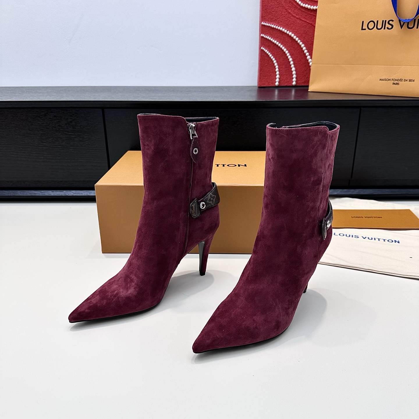 LOUIS VUITTON Bottes Style Simple et Élégant - Version Premium