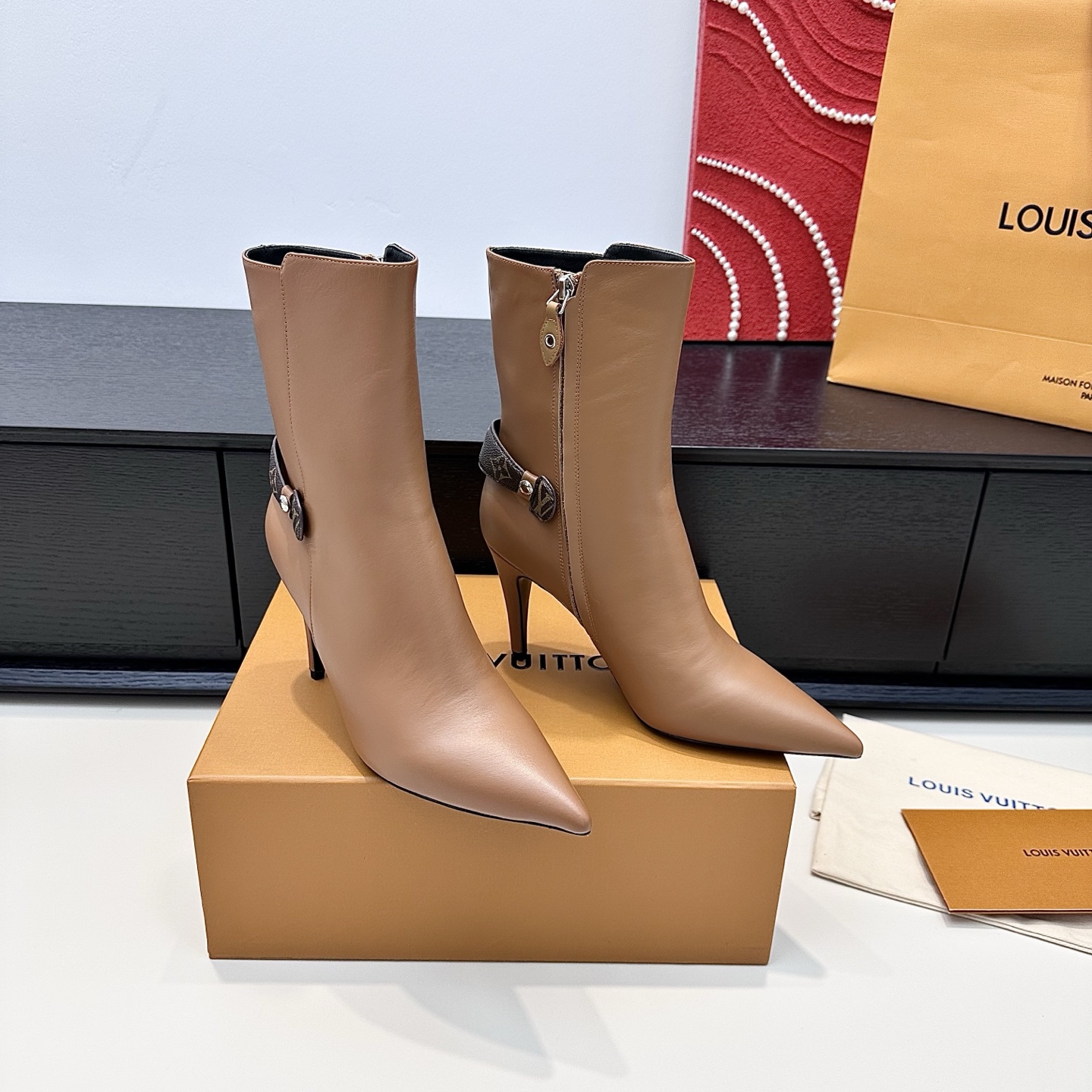 LOUIS VUITTON Bottes élégantes et modernes - version premium