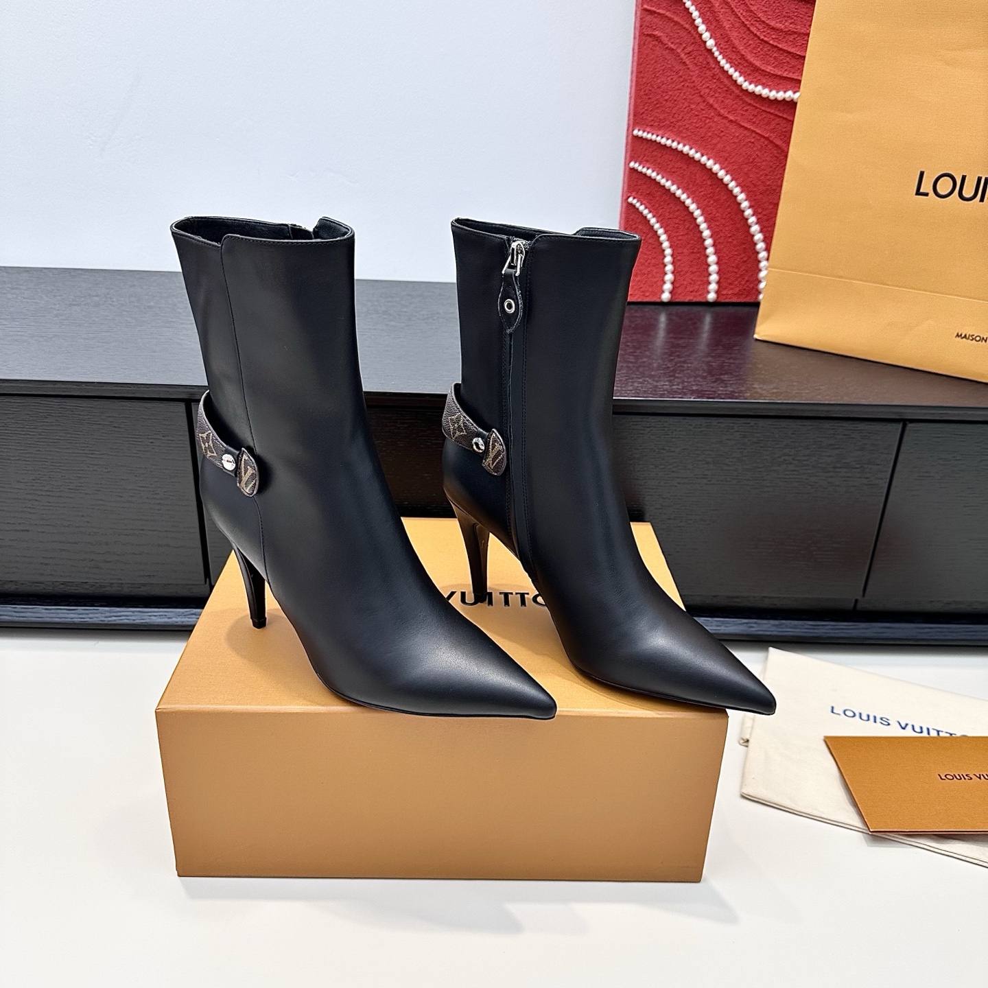 LOUIS VUITTON Bottes - Style simple et élégant - Version premium
