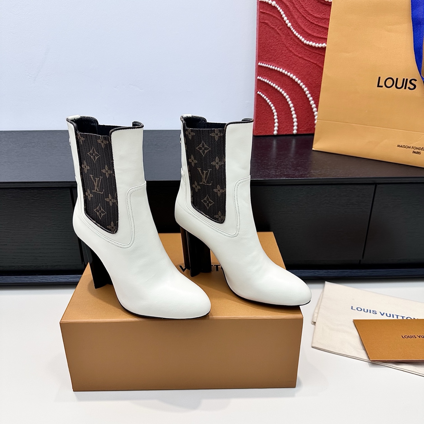 LOUIS VUITTON Bottes - Style simple et élégant - Version premium