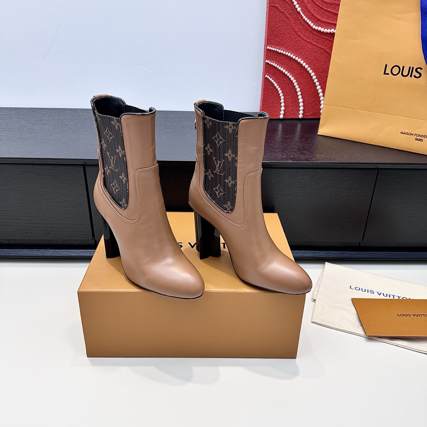 LOUIS VUITTON Bottes - Style simple et élégant - Version premium
