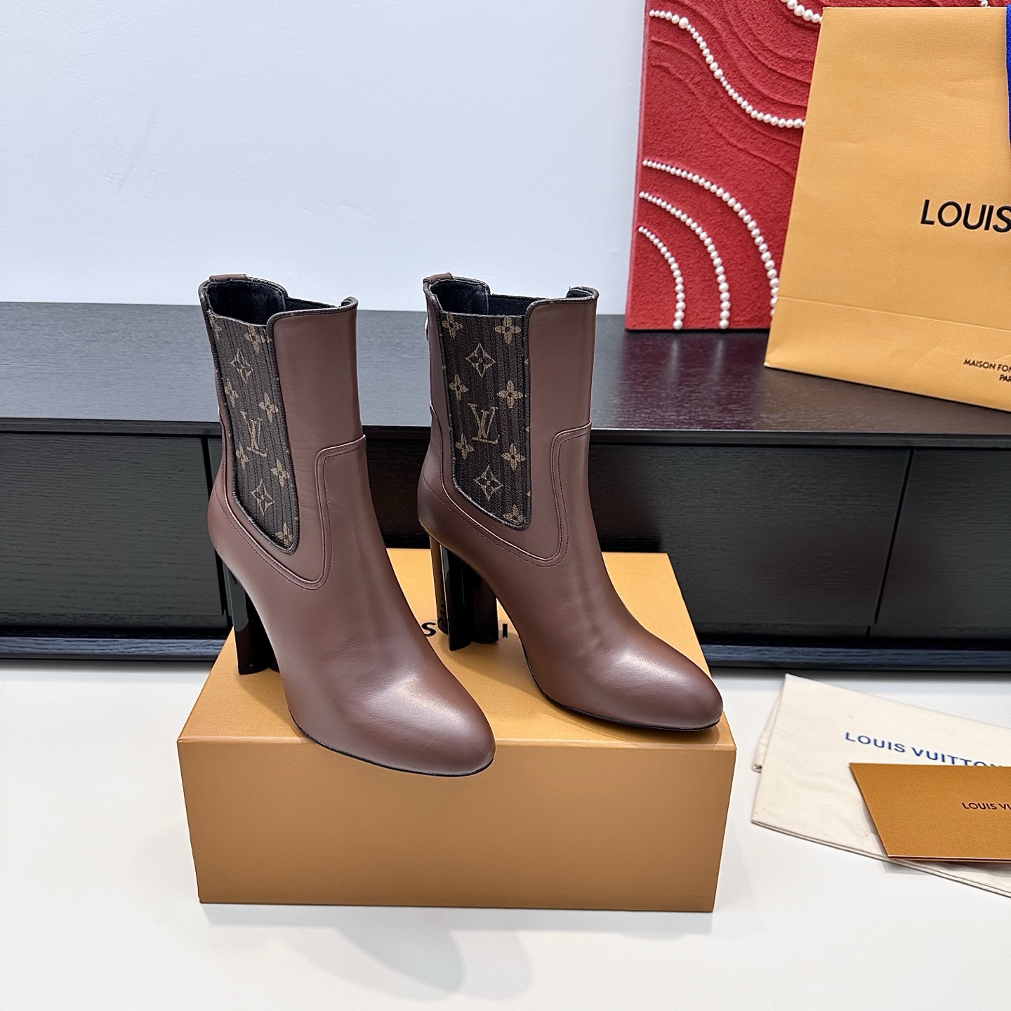 LOUIS VUITTON Bottes élégantes et tendance - Version premium