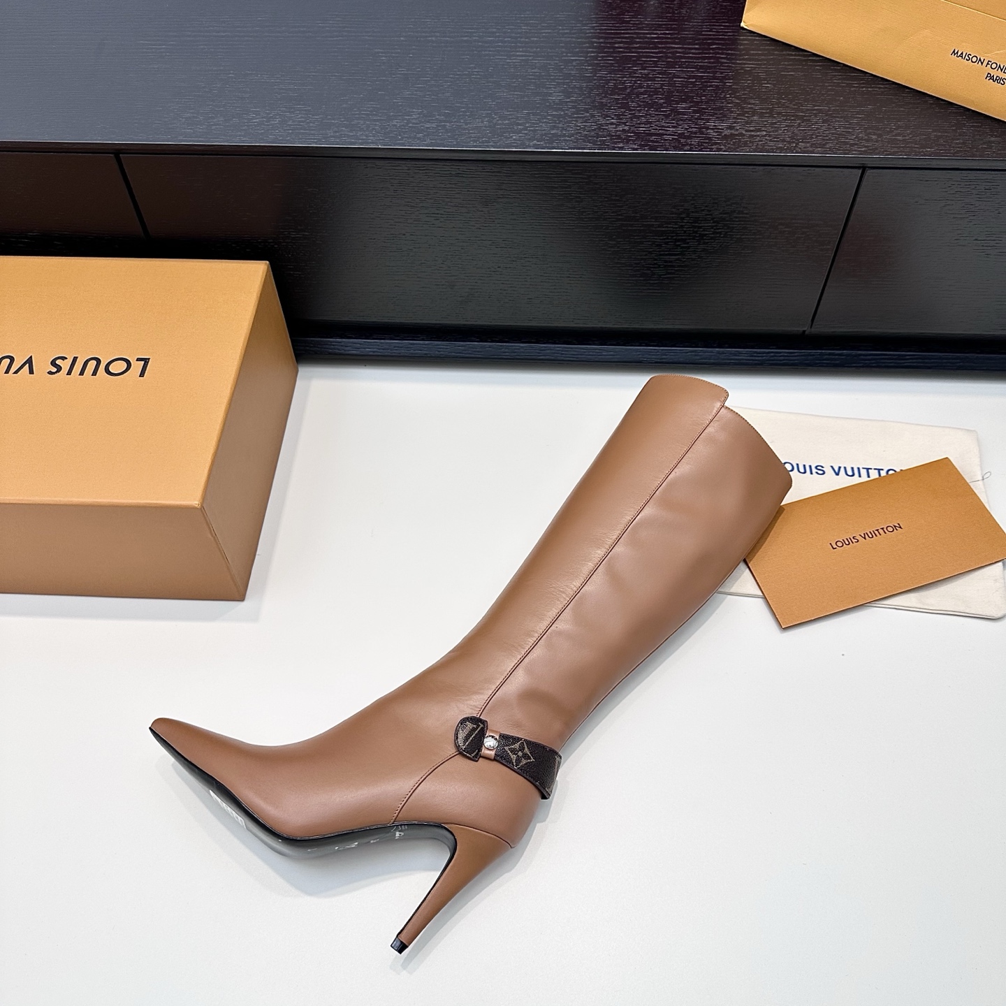 LOUIS VUITTON Bottes Style Simple et Élégant - Version Premium
