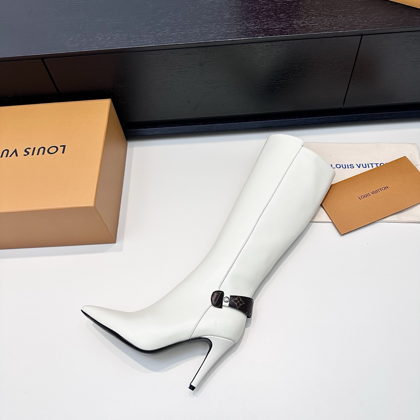 LOUIS VUITTON Bottes - Style simple et élégant - Version premium