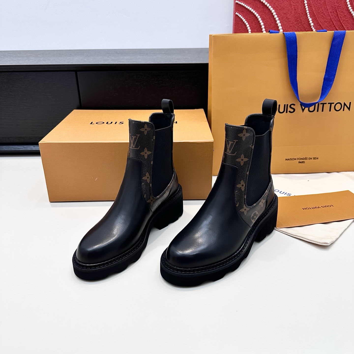 LOUIS VUITTON Boots Simple and Stylish - Premium Version