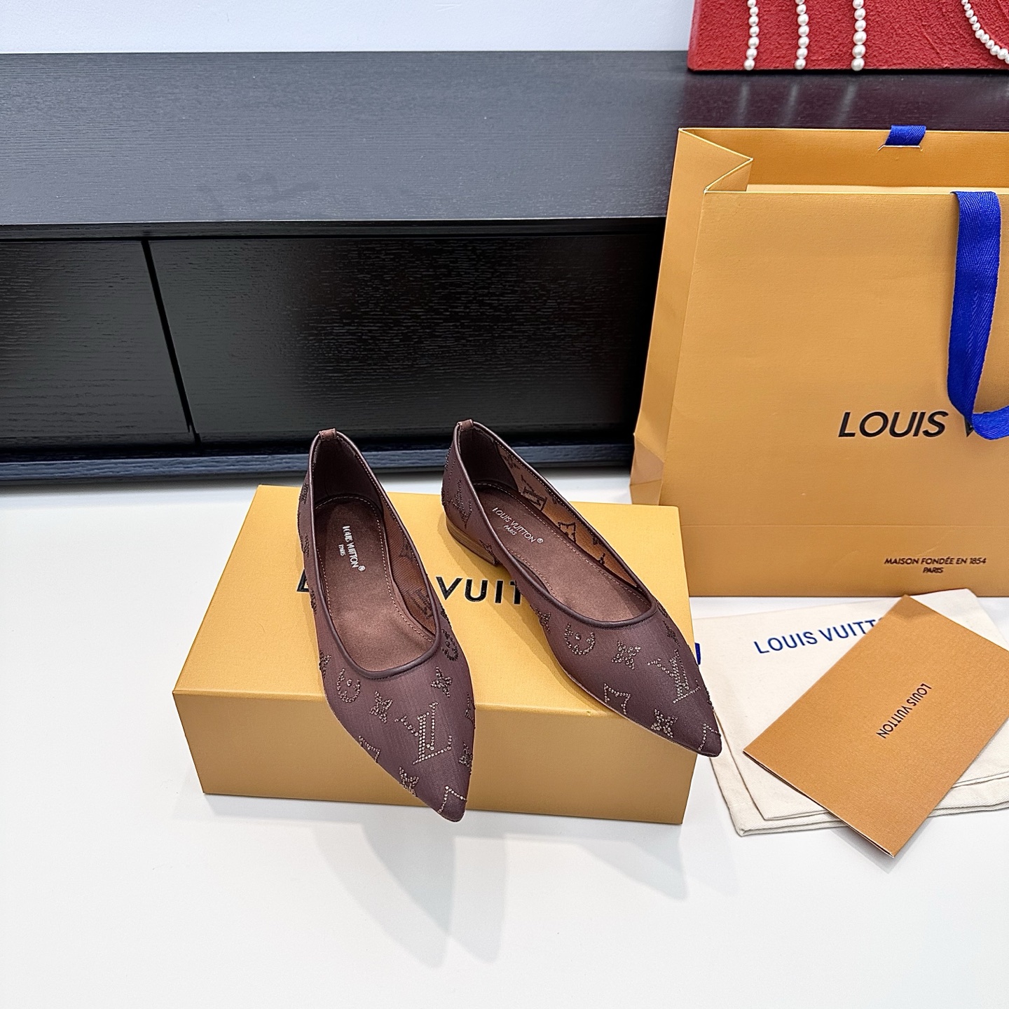 LOUIS VUITTON Loafers Simple and Stylish - Premium Version