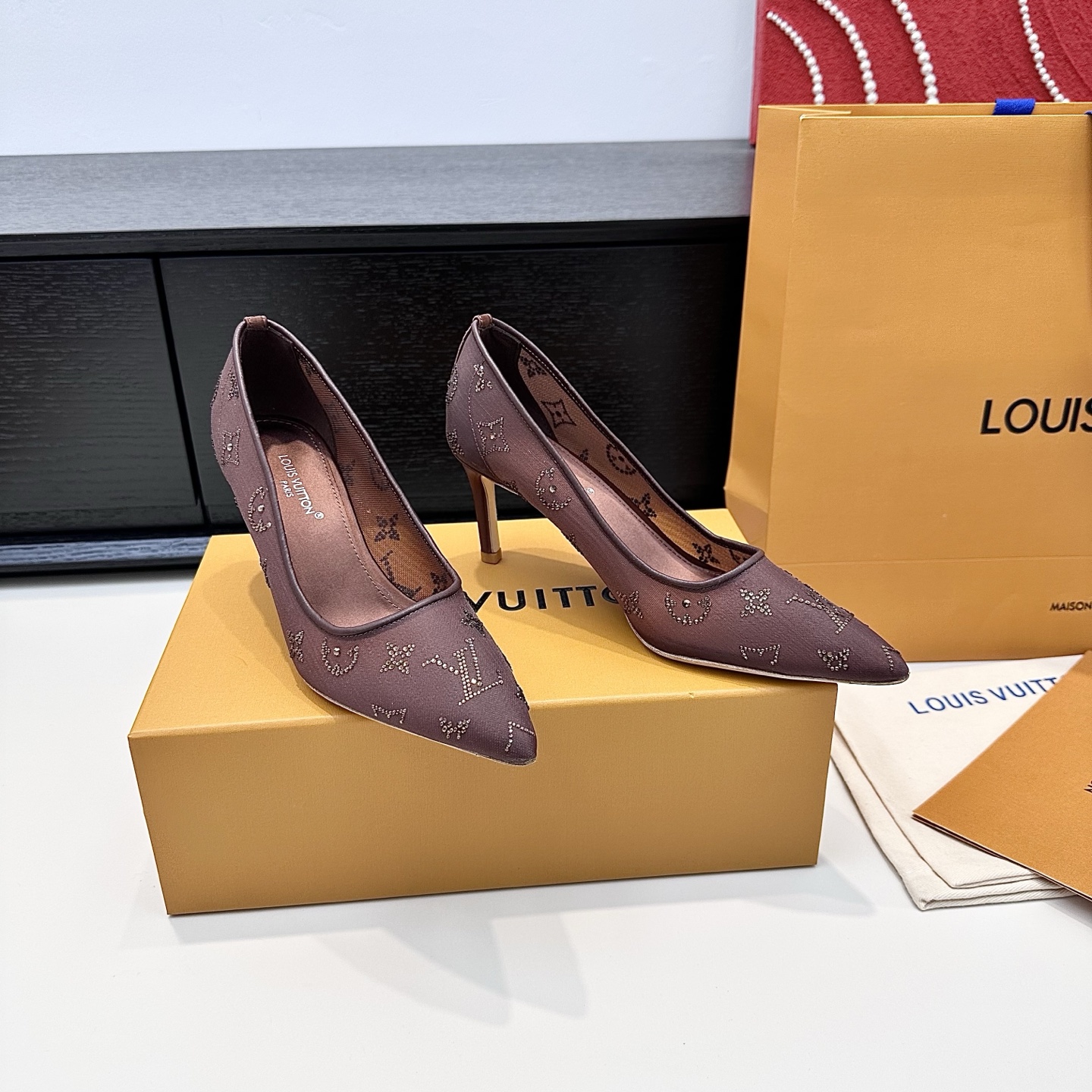 LOUIS VUITTON Escarpins Élégance Minimaliste - Version Premium