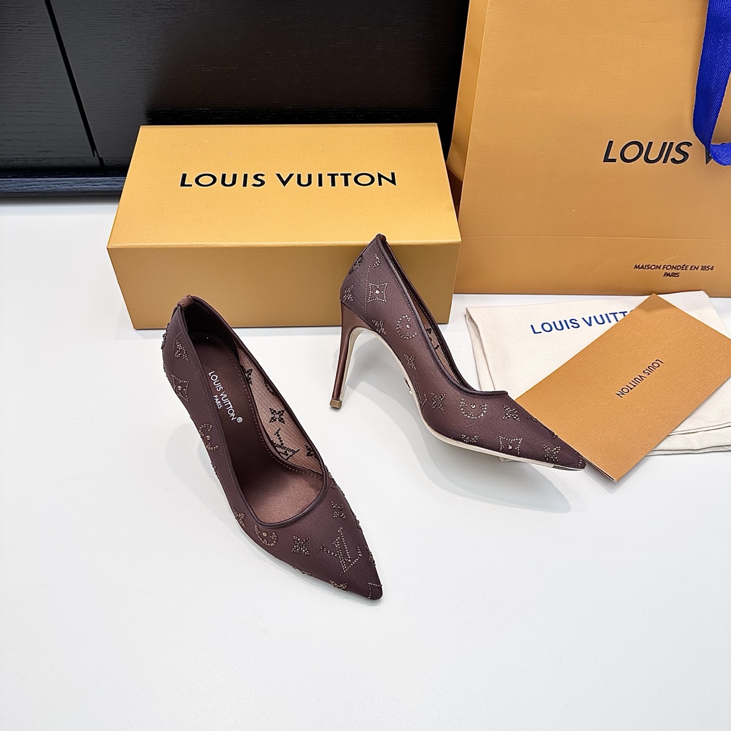 LOUIS VUITTON Escarpins Élégance Minimaliste - Version Premium