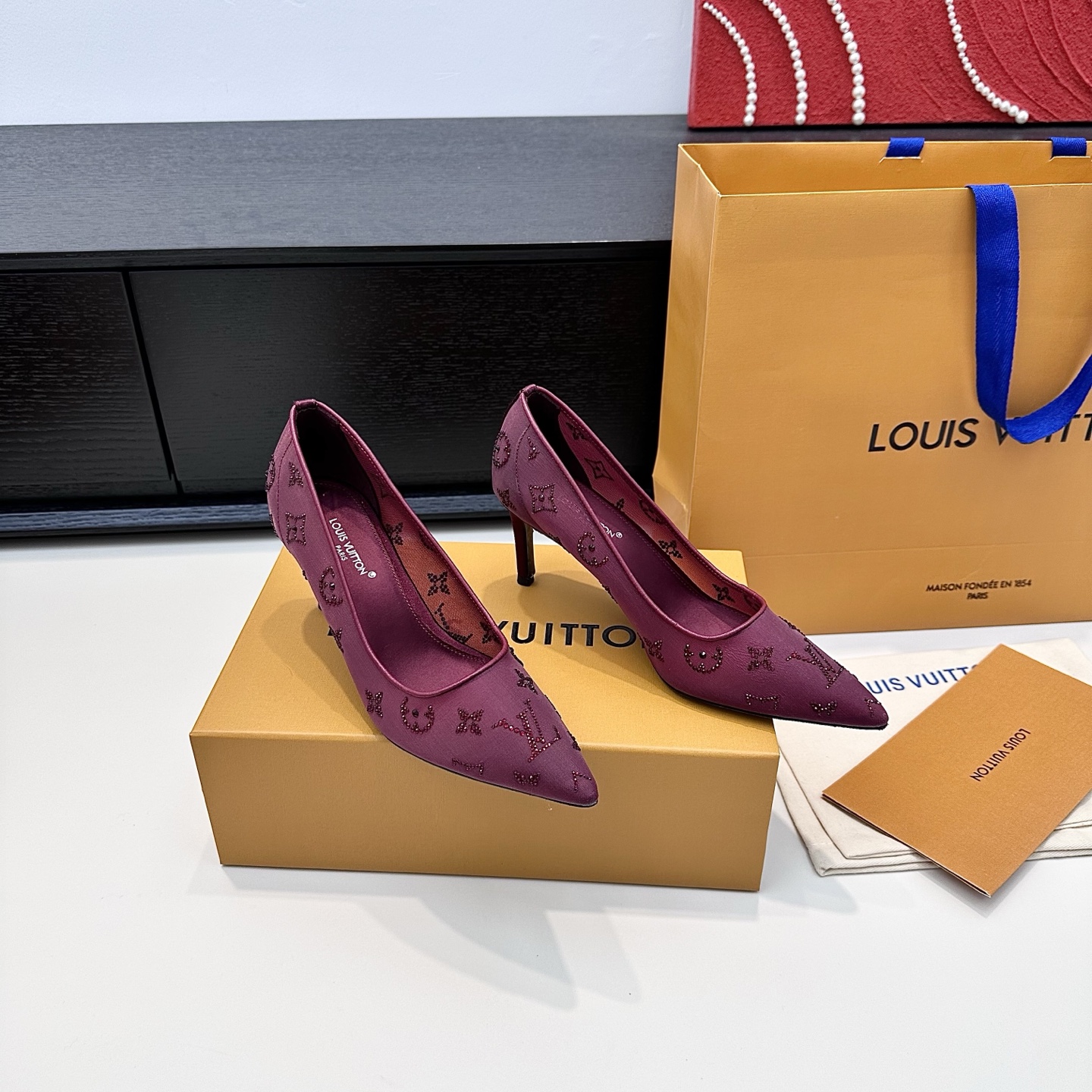 LOUIS VUITTON Escarpins Élégance Minimaliste - Version Premium