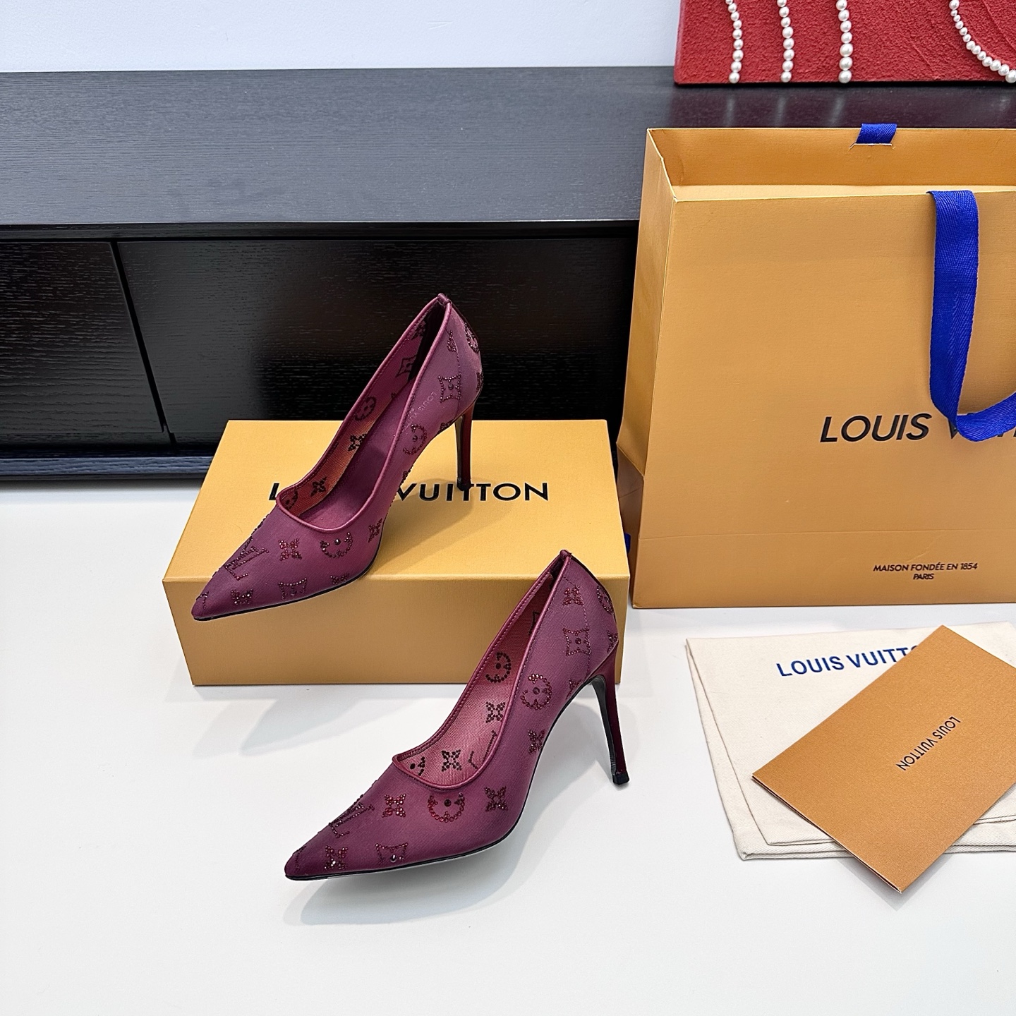 LOUIS VUITTON Escarpins Élégance Minimaliste - Version Premium