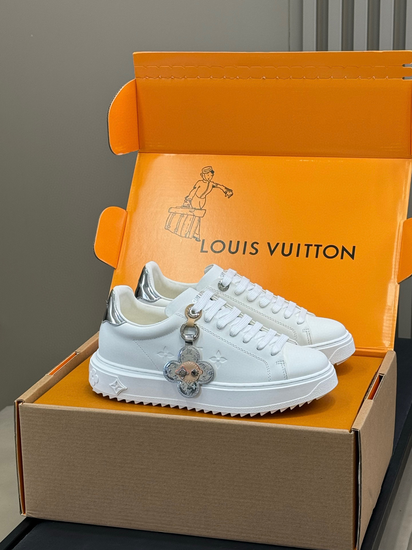 LOUIS VUITTON sneakers minimalistisch en modieus - premium versie