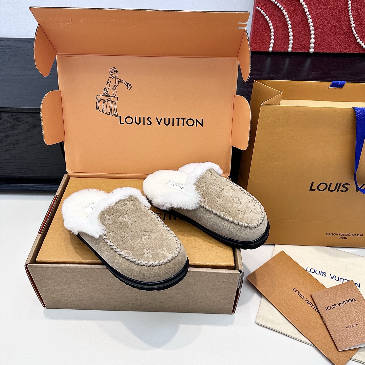 LOUIS VUITTON Suede Dark Patterned Mule Wool Thick-Soled Slippers - Relaxed and Comfortable - Top Version