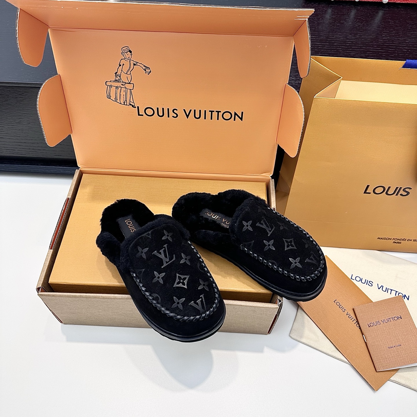 LOUIS VUITTON Suede Dark Patterned Mule Wool Thick-Soled Slippers - Casual and Comfortable - Top Version