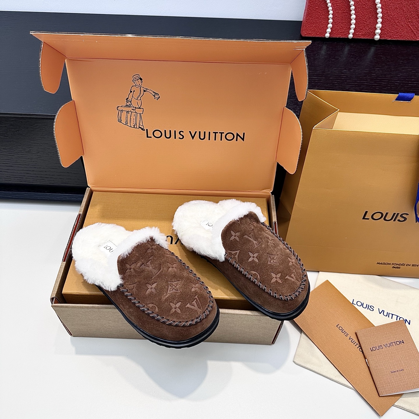 LOUIS VUITTON Suede Dark Patterned Mule Wool Thick-Soled Slippers - Casual Comfort - Top Version