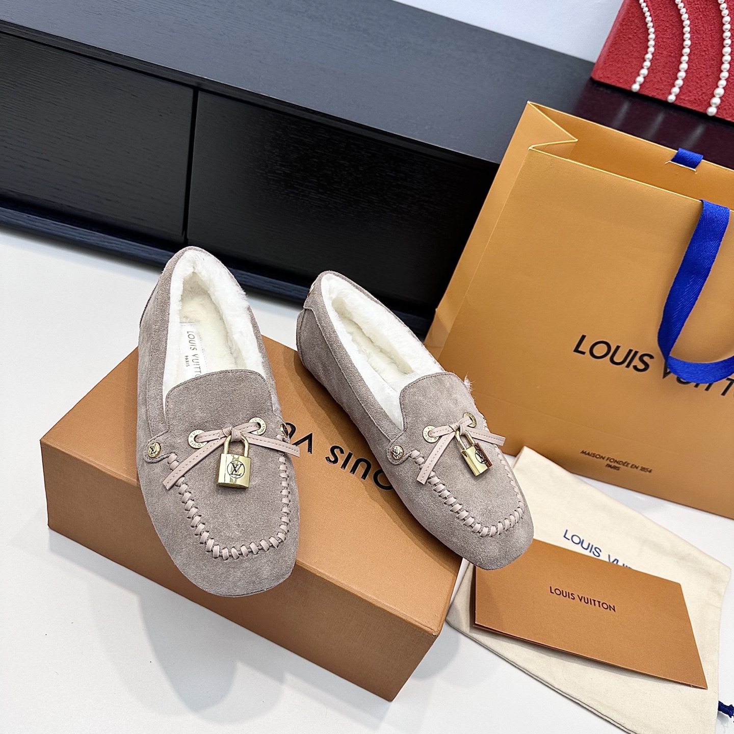 LOUIS VUITTON 로퍼 심플하고 스타일리시한-프리미엄 버전