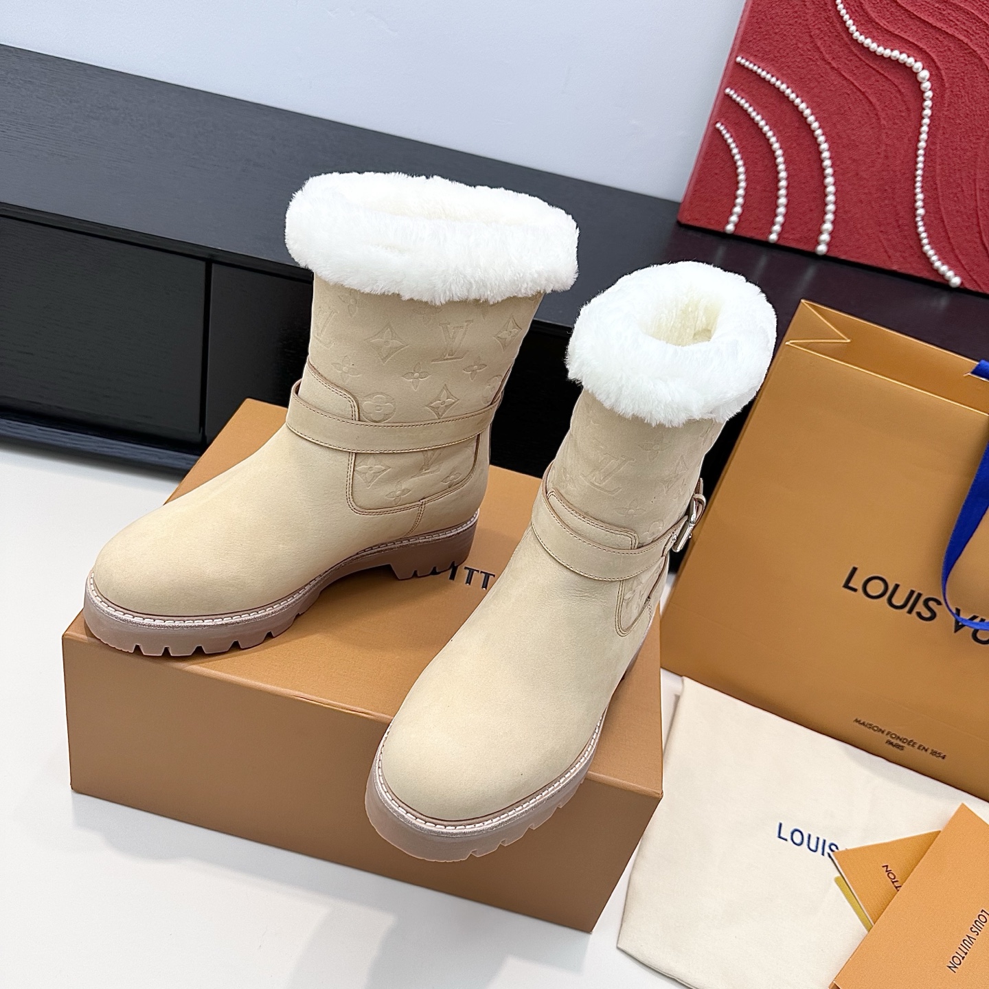 LOUIS VUITTON Boots Simple and Stylish - Premium Version