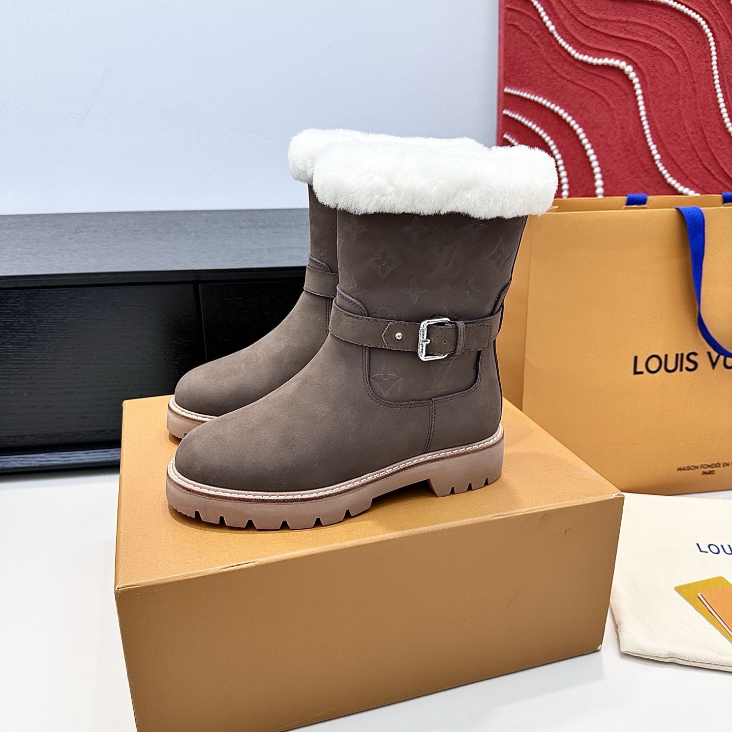 LOUIS VUITTON Boots Simple and Stylish - Premium Version