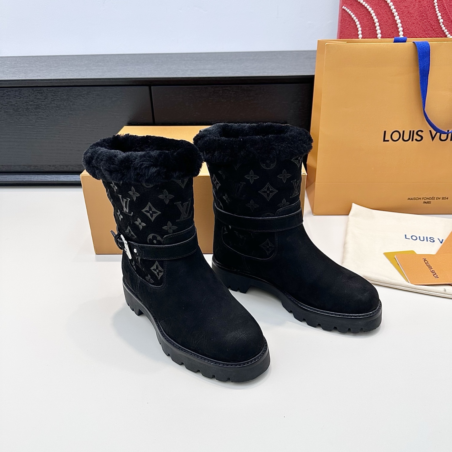 LOUIS VUITTON Boots Simple and Stylish - Premium Version