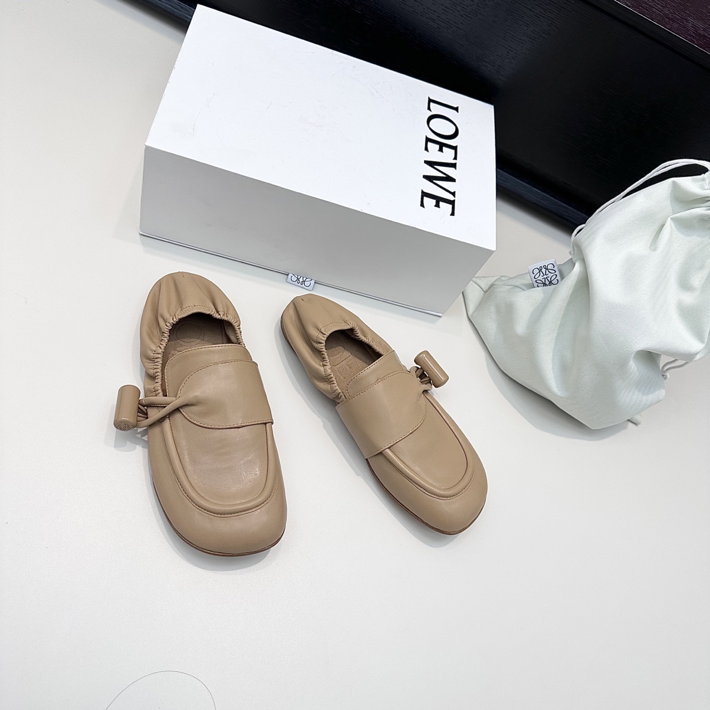 Loewe LOEWE 罗意威新款 toggle纽扣乐福鞋，承包一整个春天的松弛感
