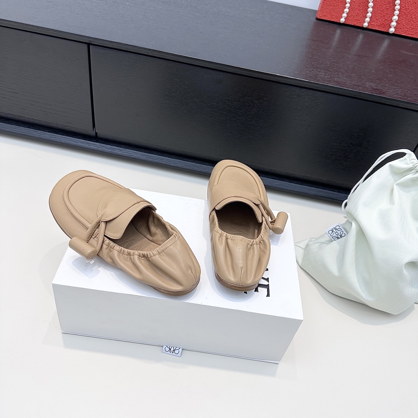 Loewe LOEWE 罗意威新款 toggle纽扣乐福鞋，承包一整个春天的松弛感