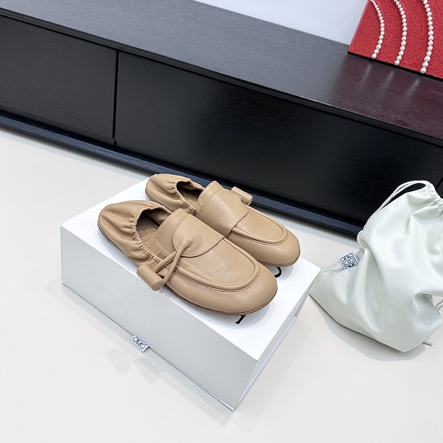 Loewe LOEWE 罗意威新款 toggle纽扣乐福鞋，承包一整个春天的松弛感