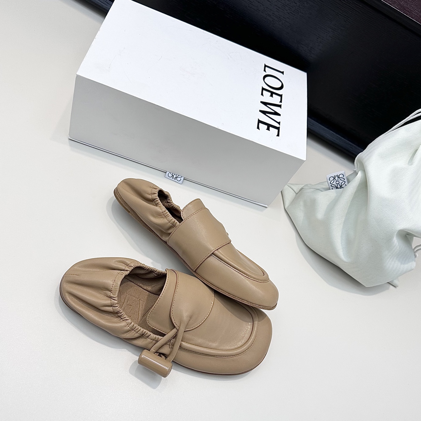 Loewe LOEWE 罗意威新款 toggle纽扣乐福鞋，承包一整个春天的松弛感