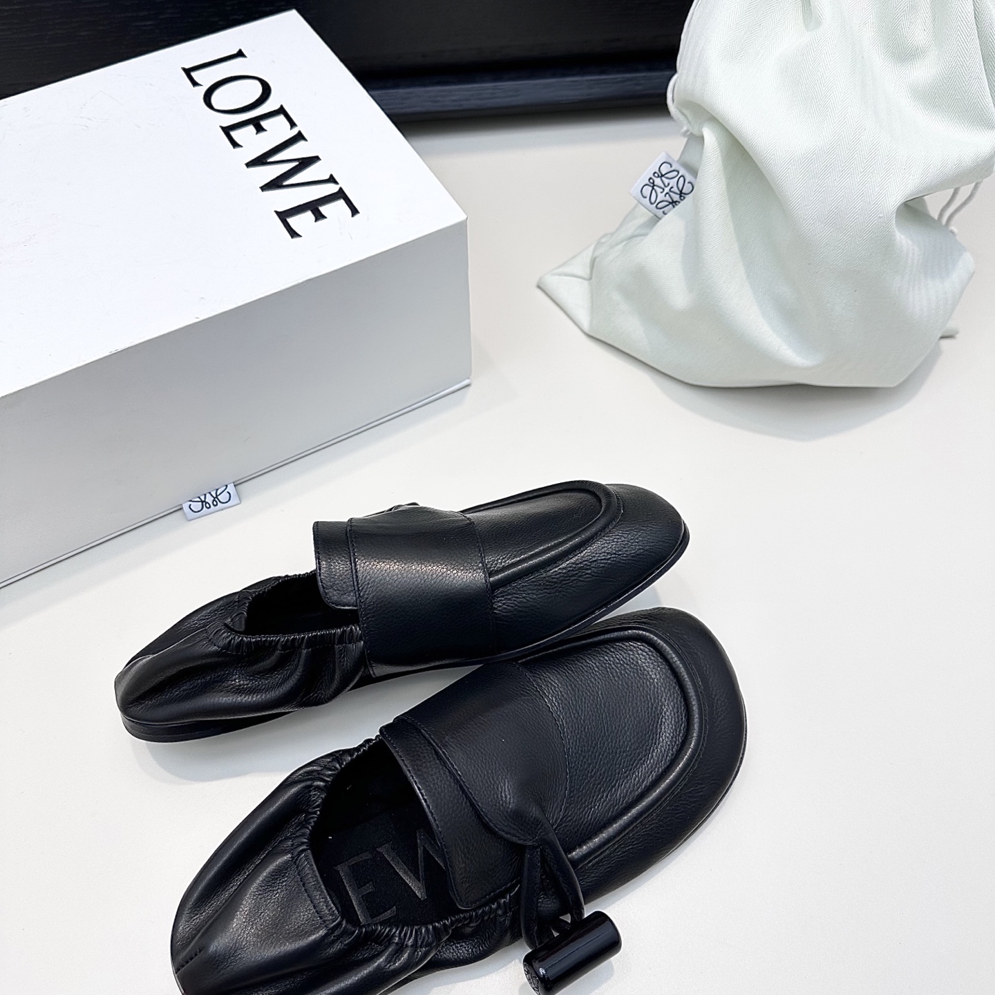 Loewe LOEWE 罗意威新款 toggle纽扣乐福鞋，承包一整个春天的松弛感