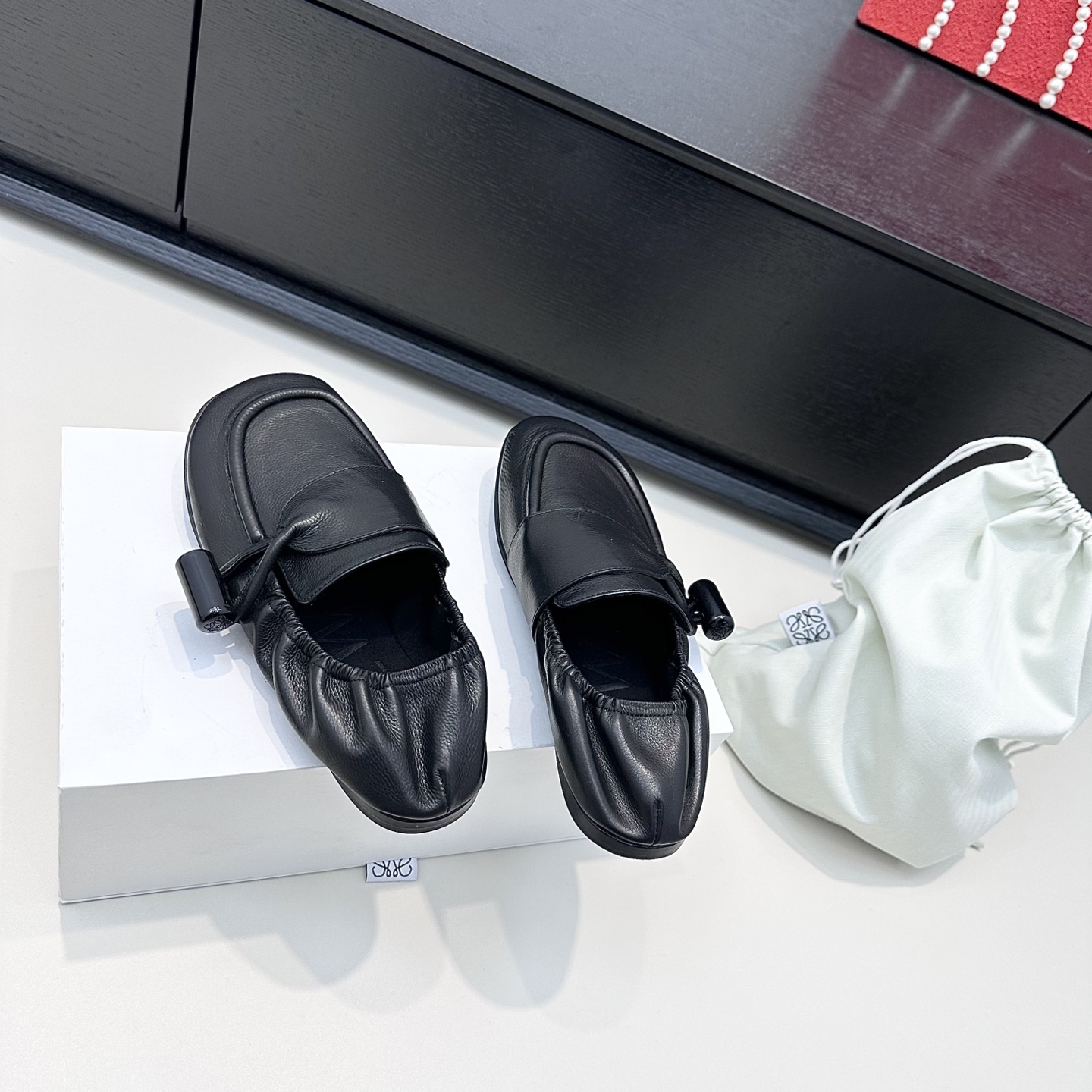 Loewe LOEWE 罗意威新款 toggle纽扣乐福鞋，承包一整个春天的松弛感